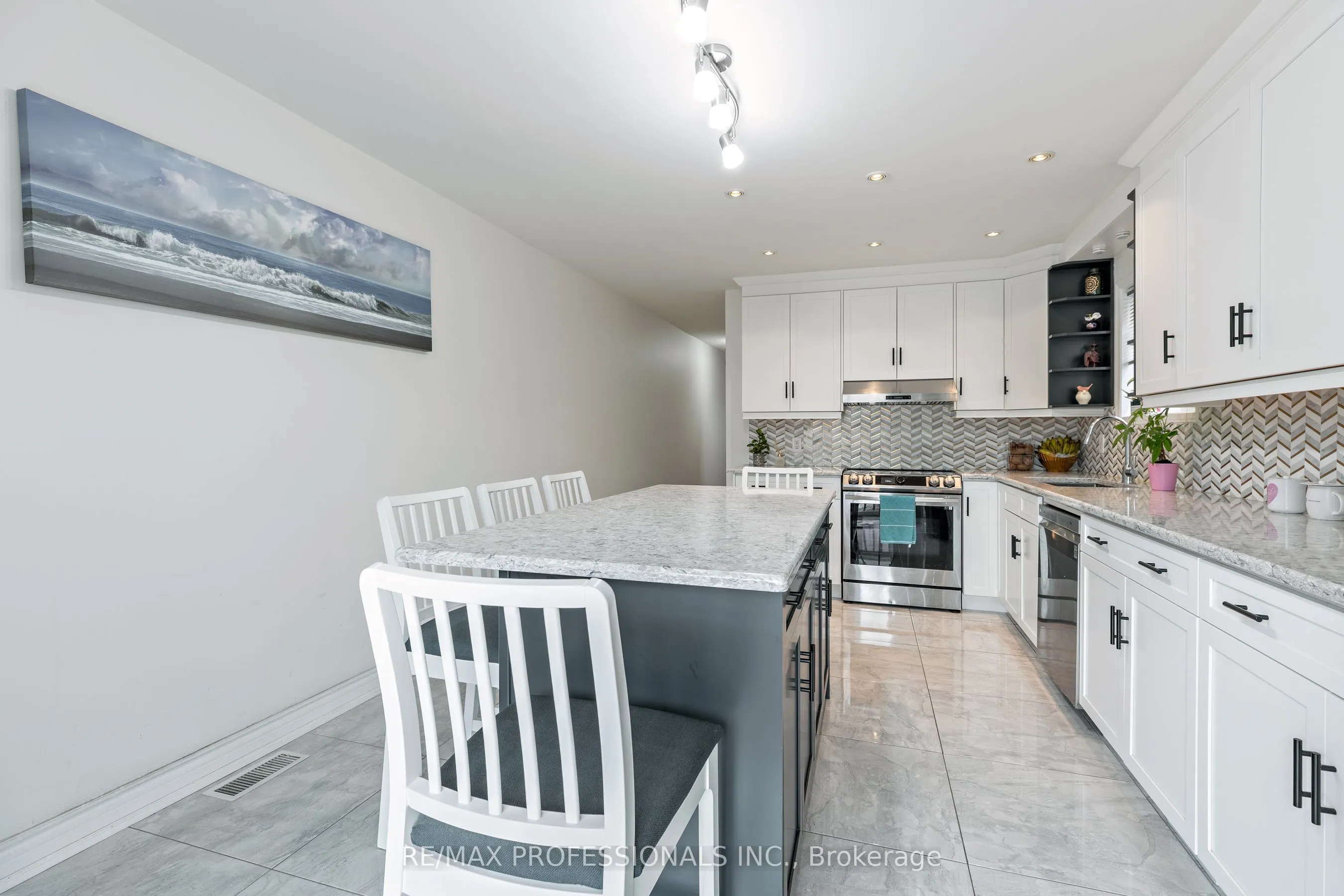 7 Mulock Avenue