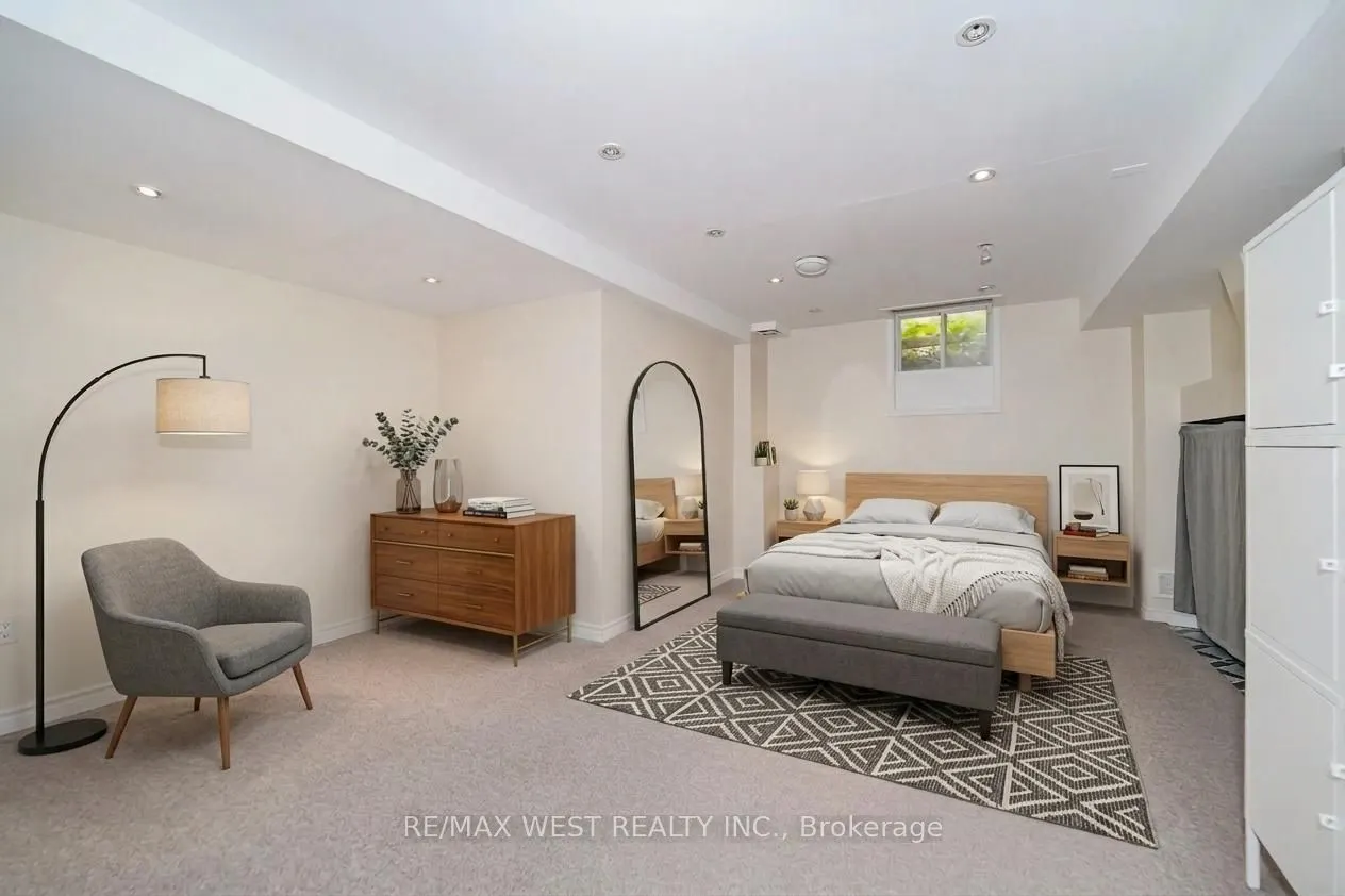 277 QUEEN MARY Drive