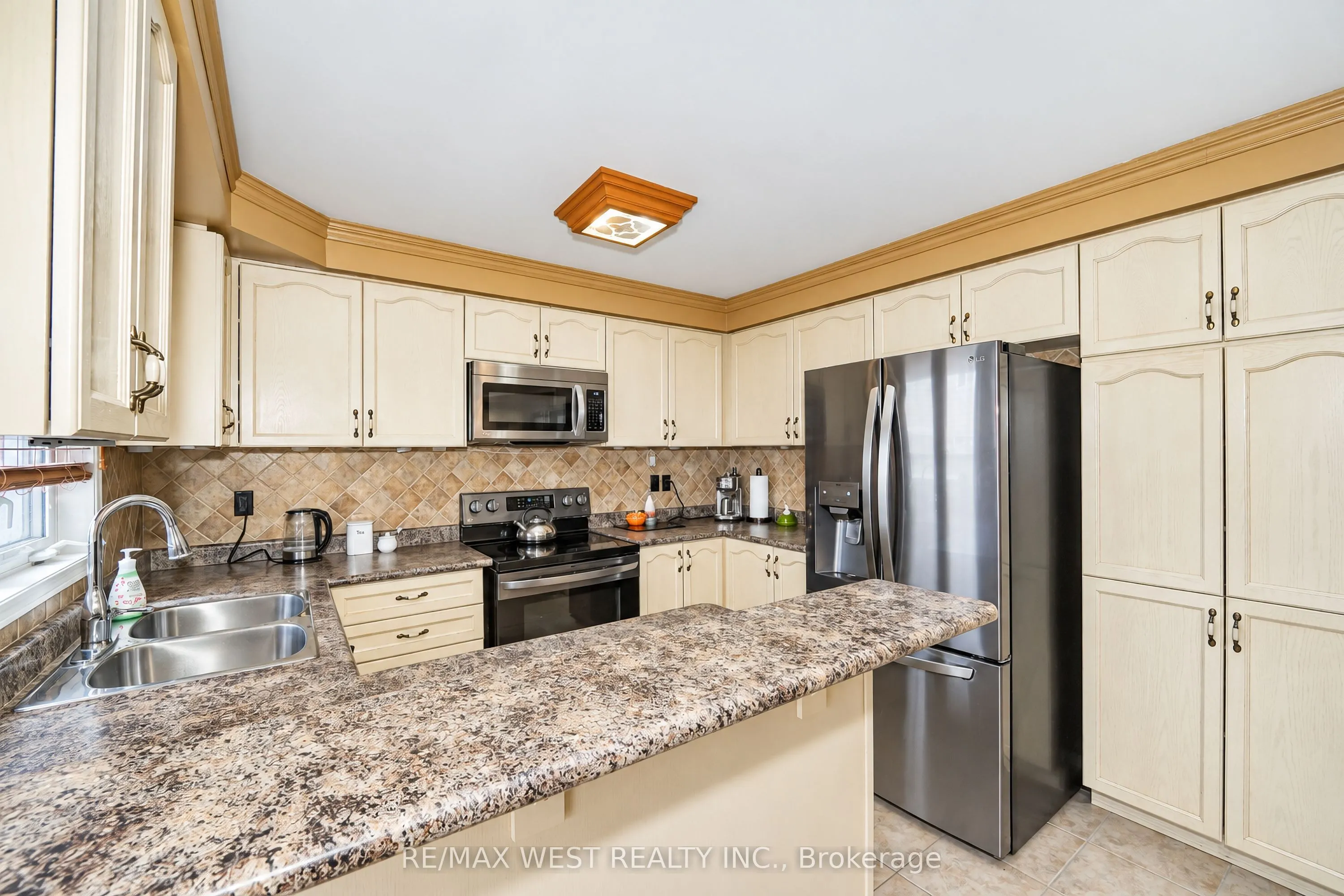 277 QUEEN MARY Drive