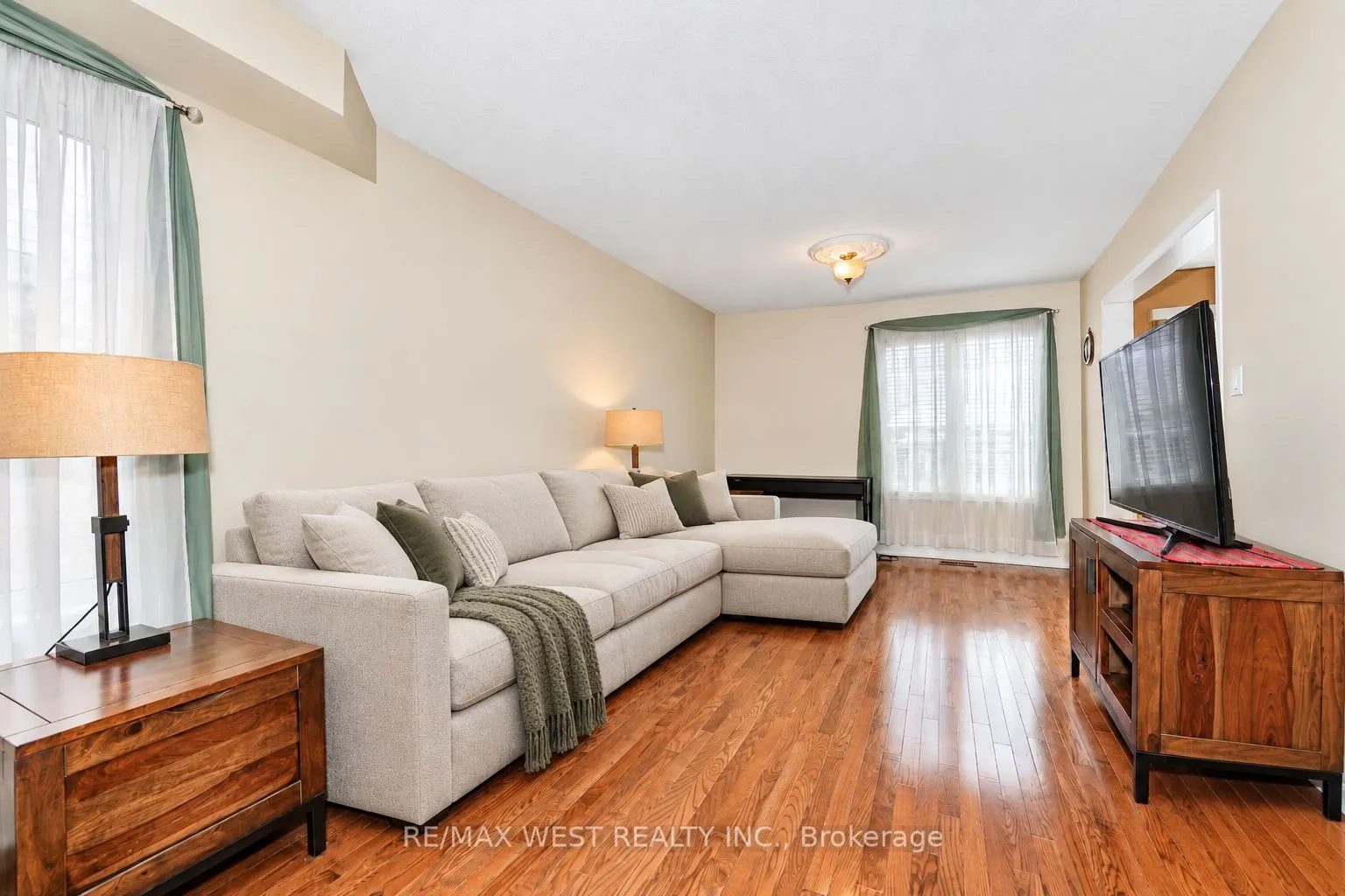 277 QUEEN MARY Drive