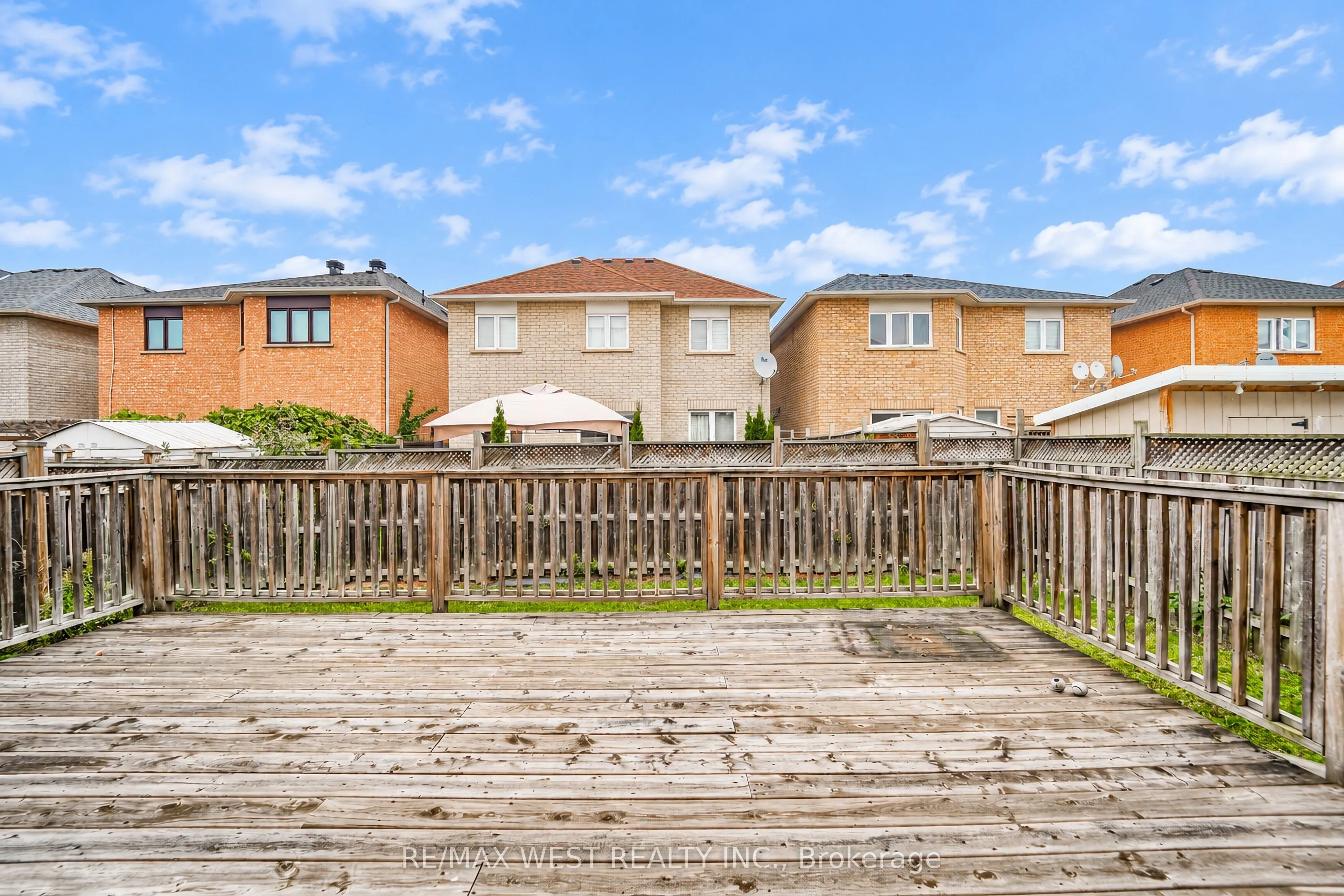277 QUEEN MARY Drive