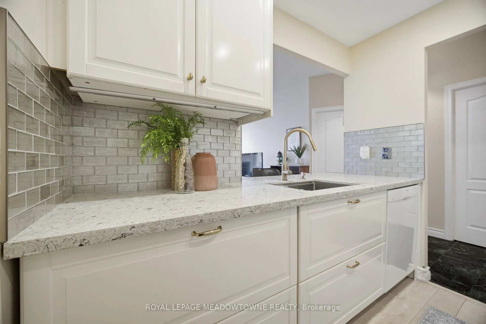 1 Ripley Avenue #816