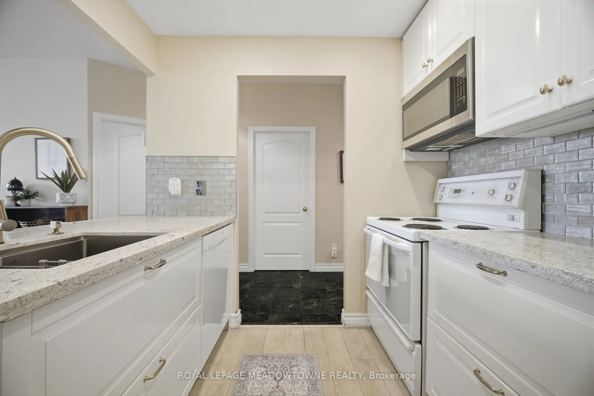 1 Ripley Avenue #816
