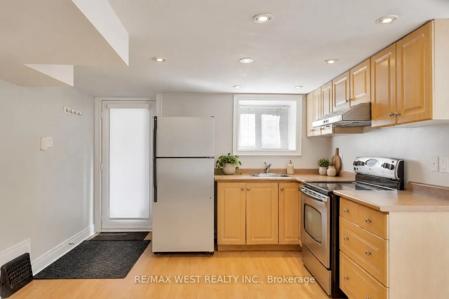 81 Chelsea Avenue