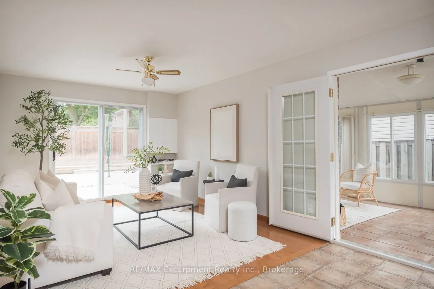 1237 REDBANK Crescent