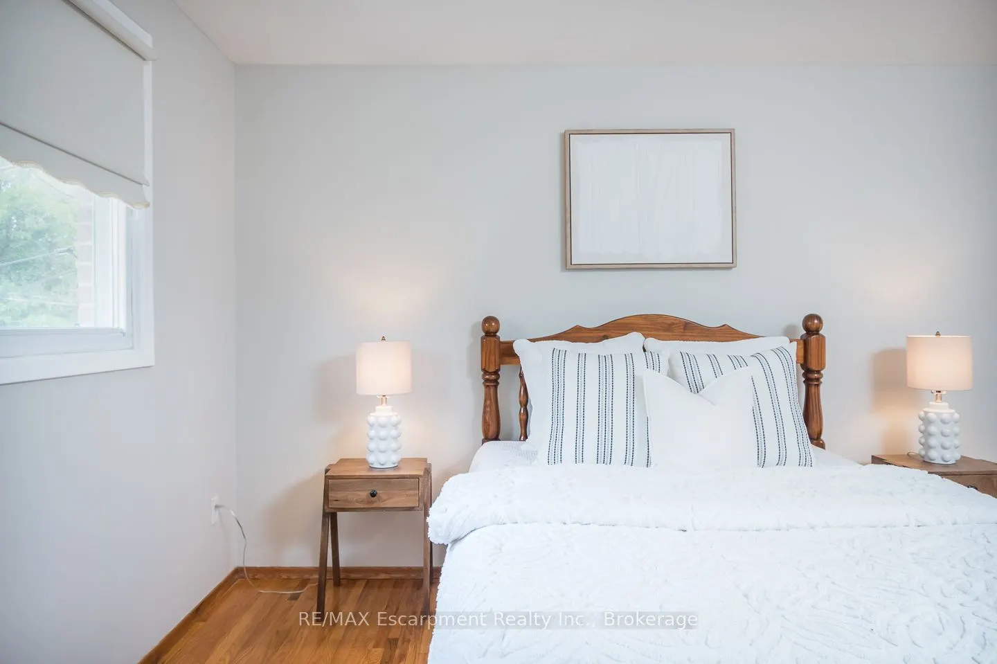 1237 REDBANK Crescent