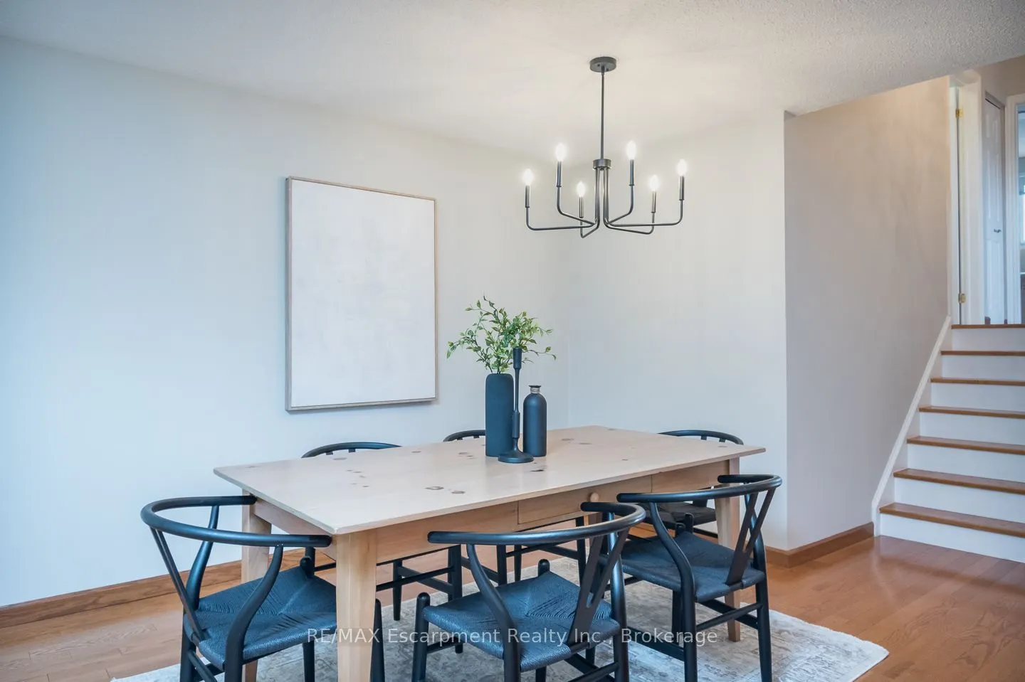 1237 REDBANK Crescent