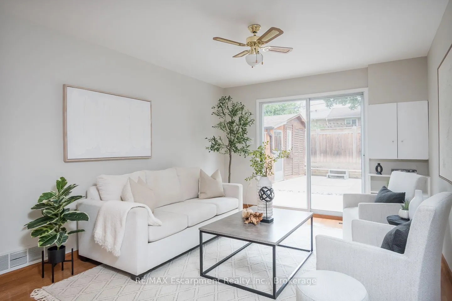1237 REDBANK Crescent