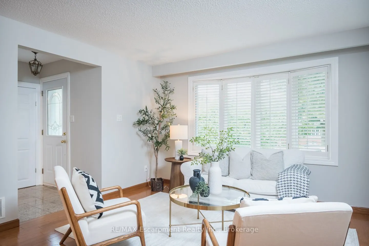 1237 REDBANK Crescent