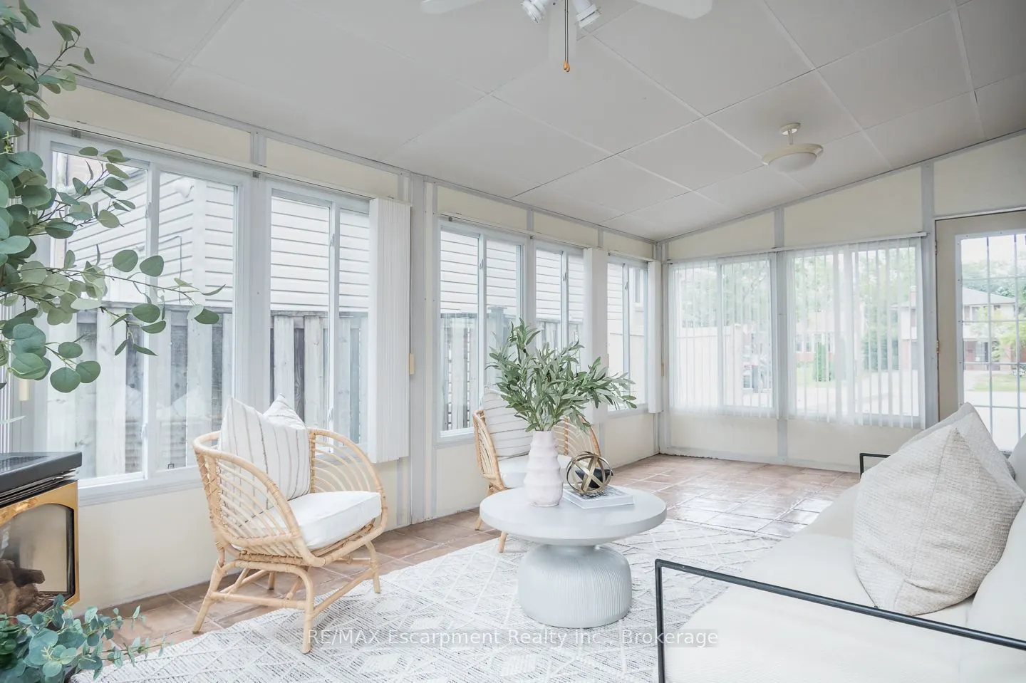 1237 REDBANK Crescent