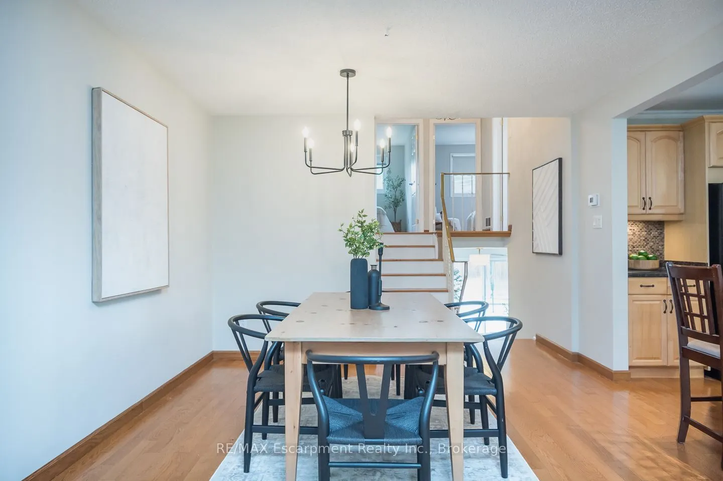 1237 REDBANK Crescent