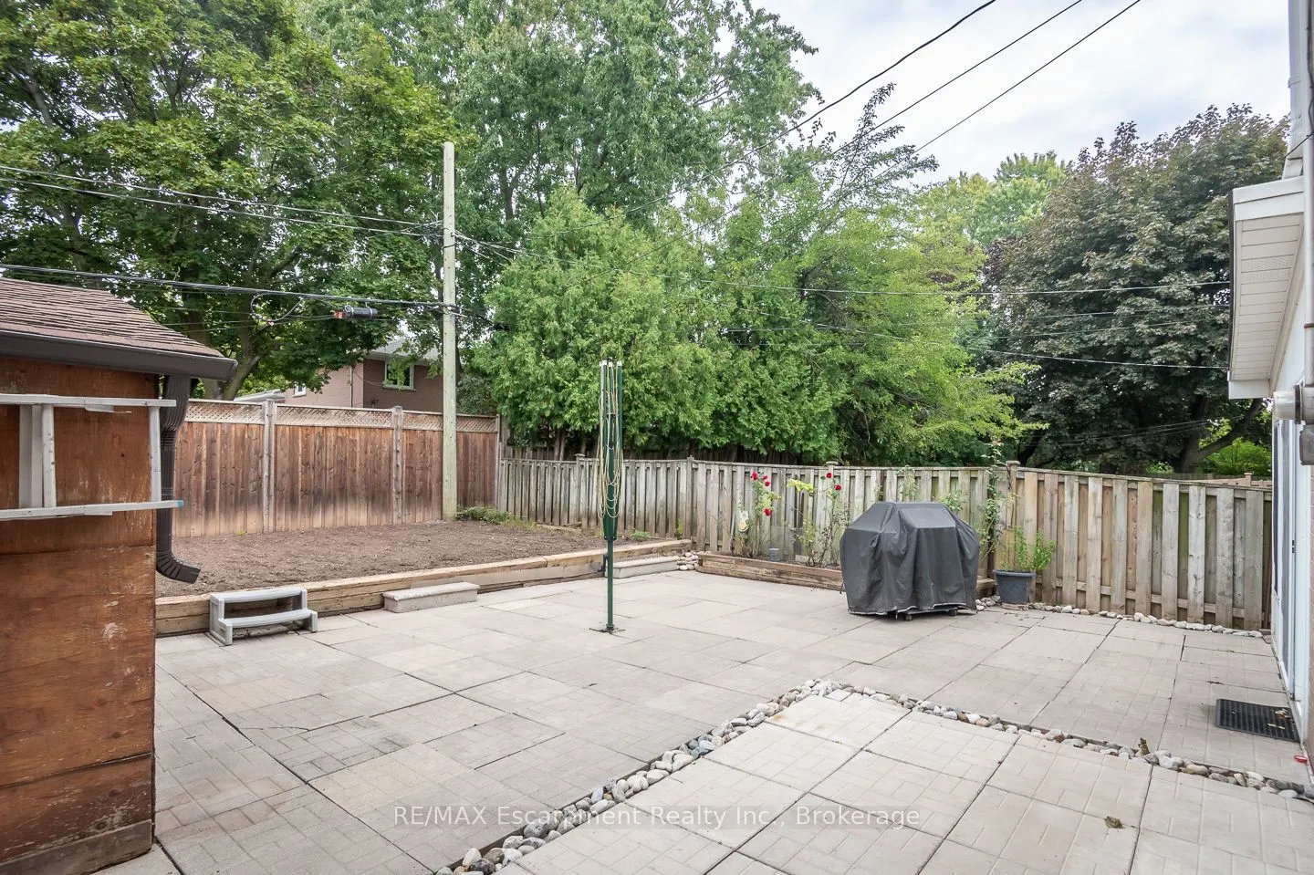 1237 REDBANK Crescent