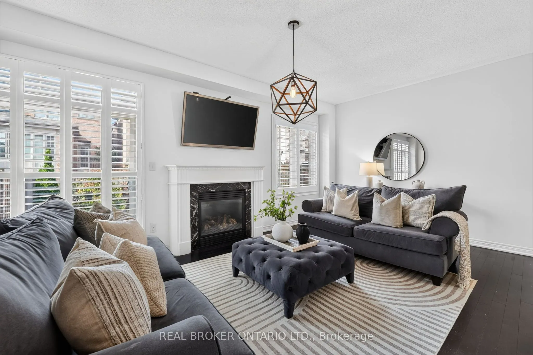 3231 Stoney Crescent