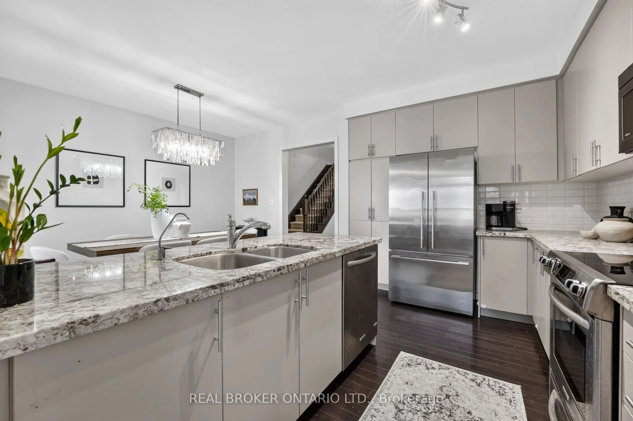3231 Stoney Crescent