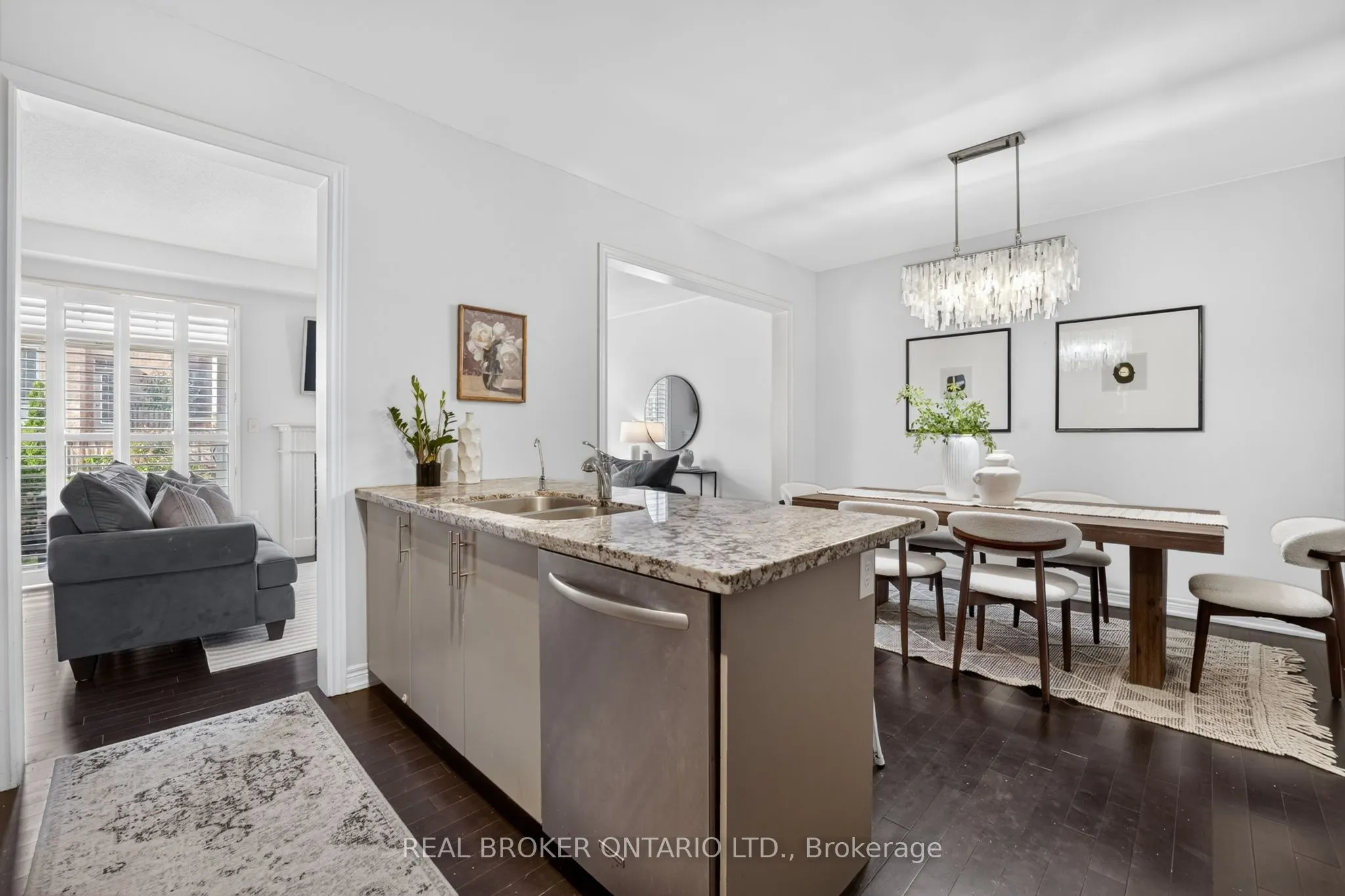 3231 Stoney Crescent