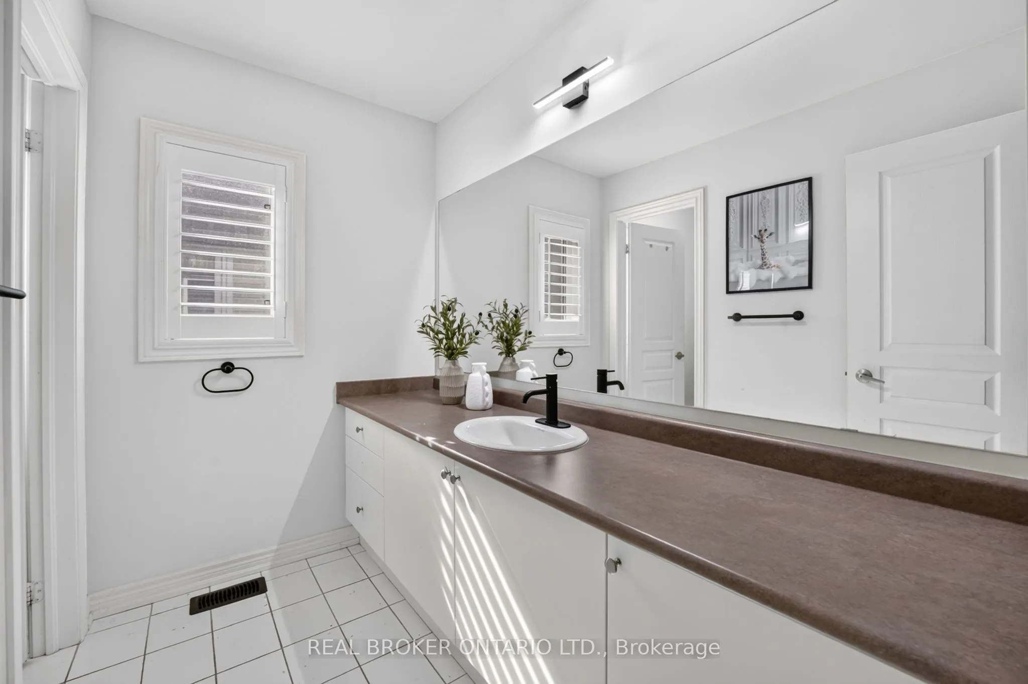 3231 Stoney Crescent