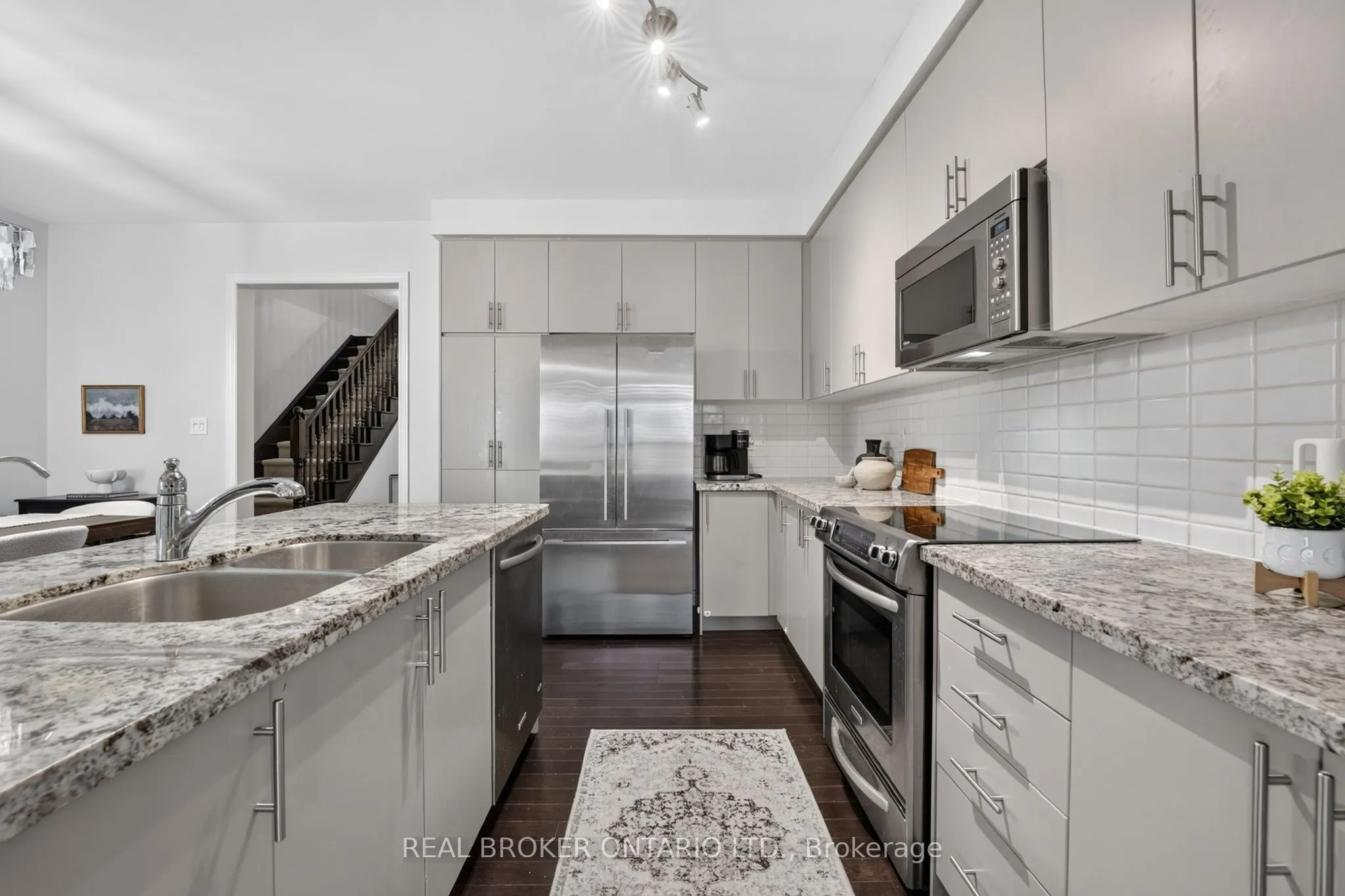 3231 Stoney Crescent