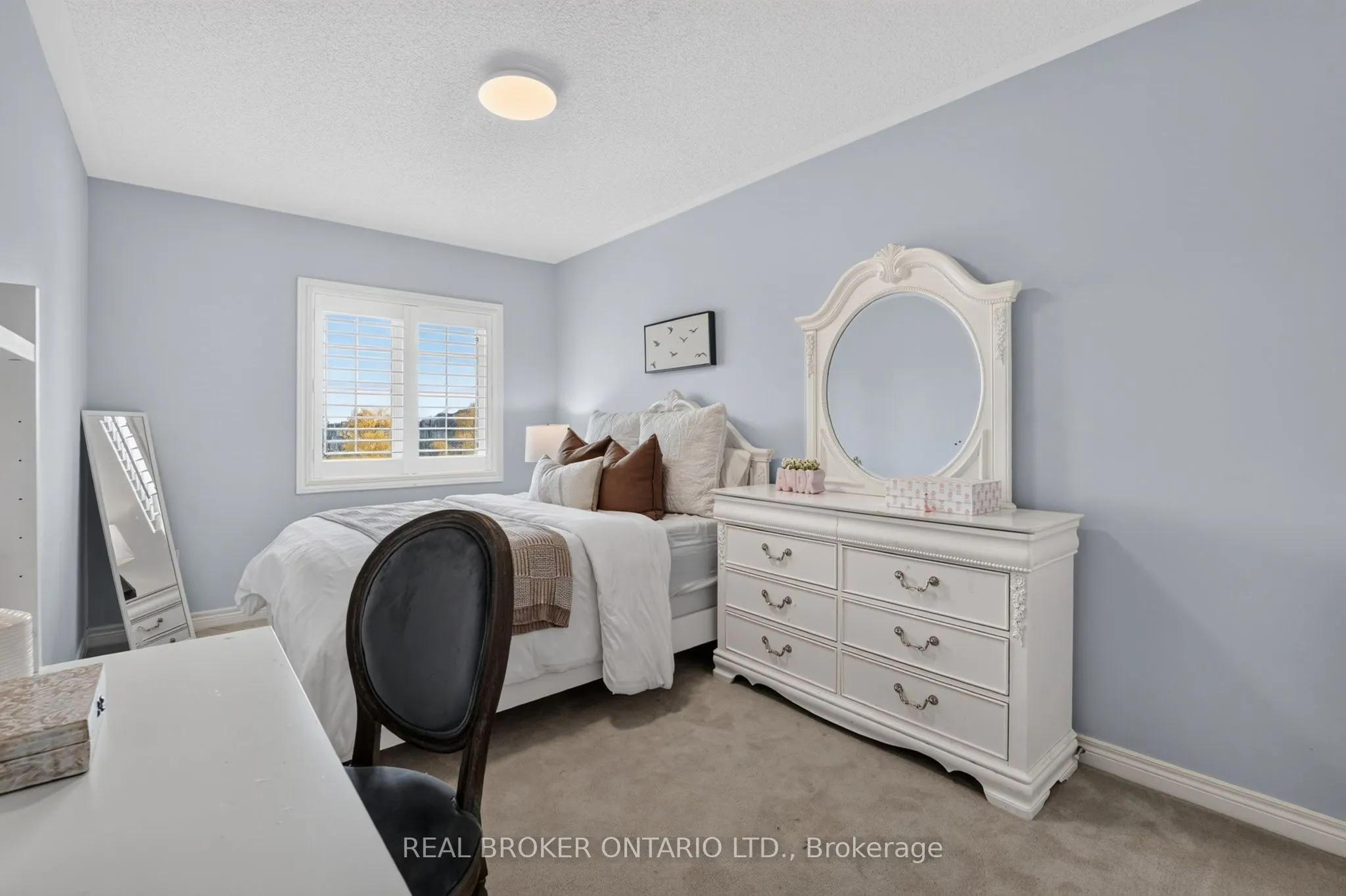 3231 Stoney Crescent