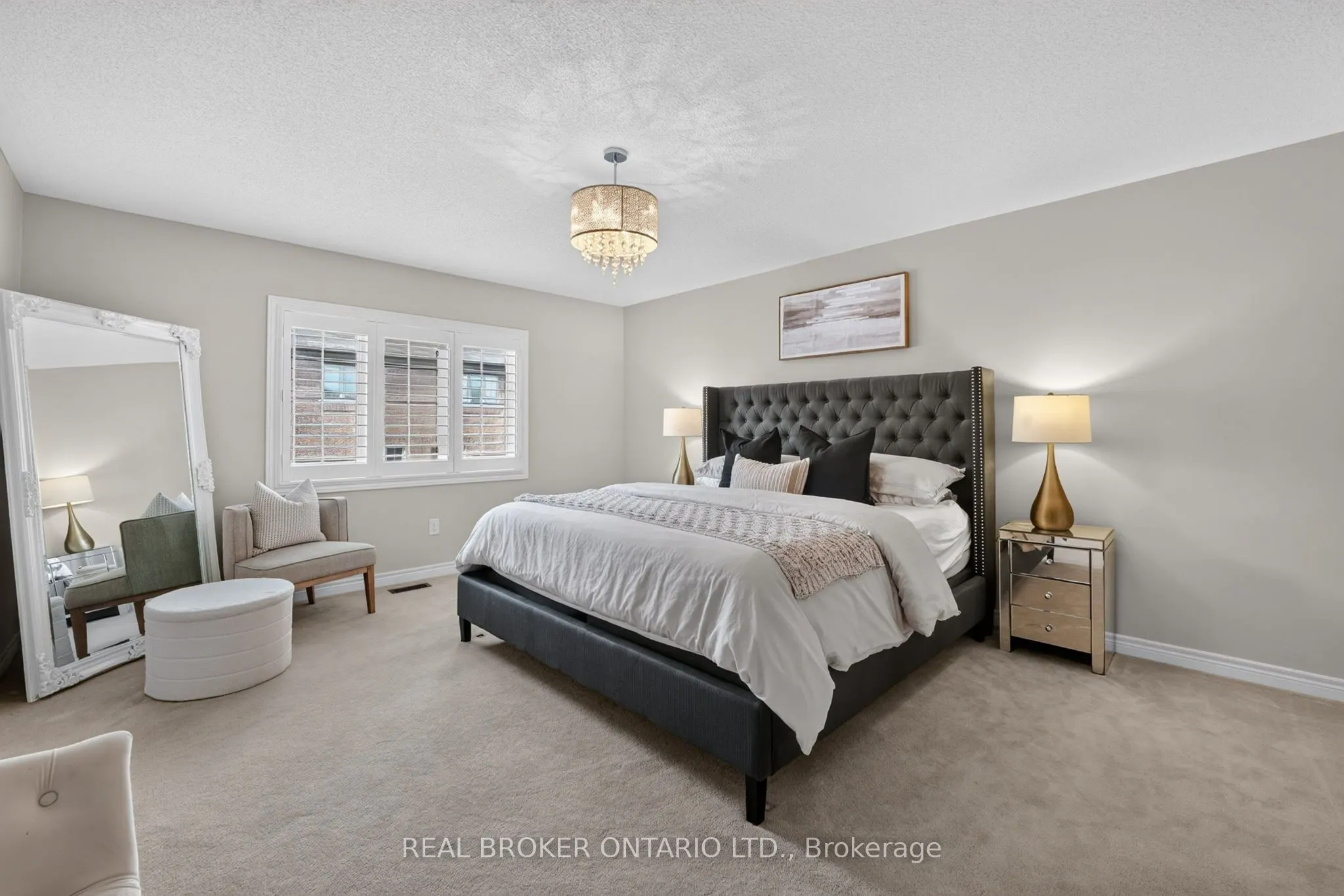 3231 Stoney Crescent