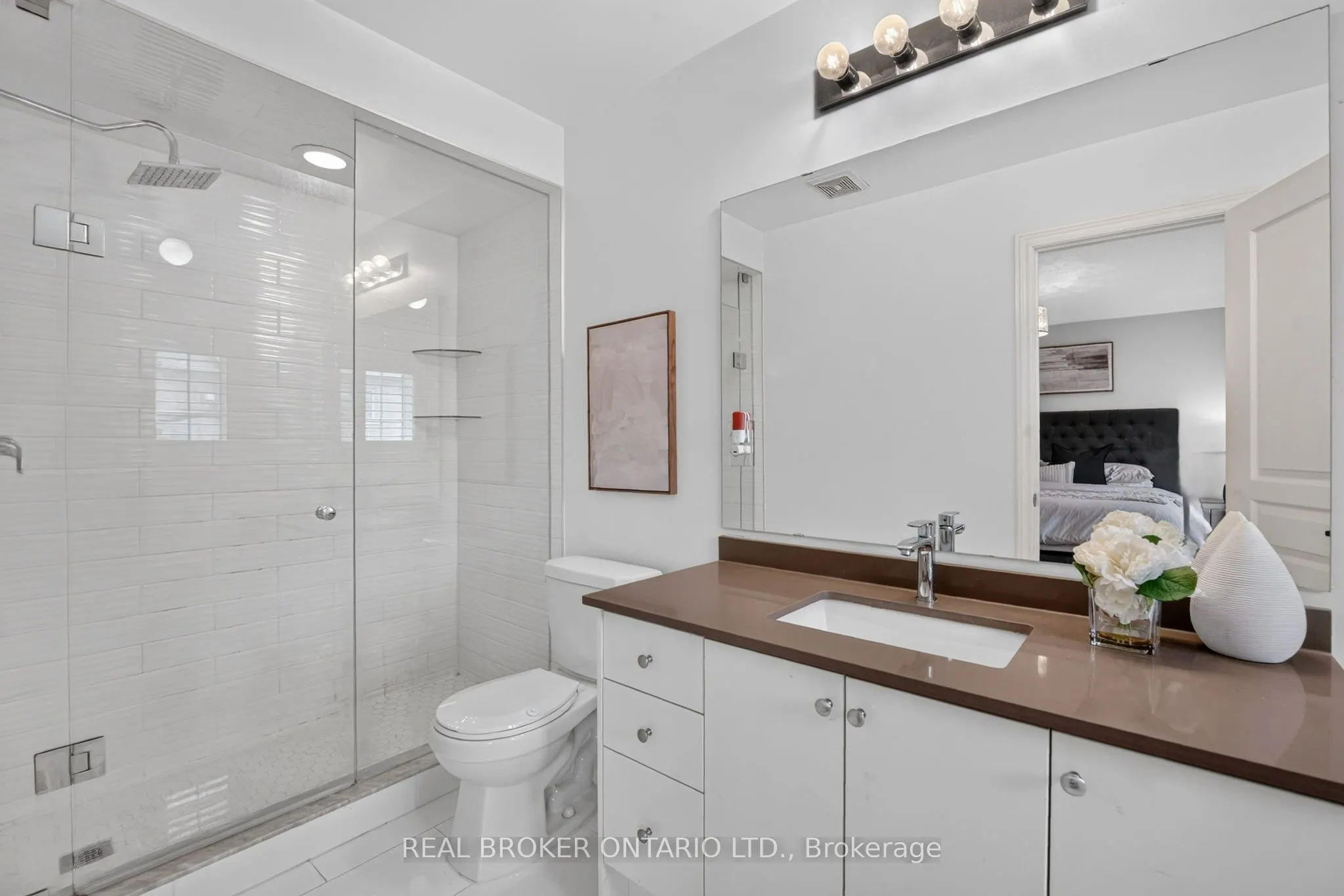 3231 Stoney Crescent