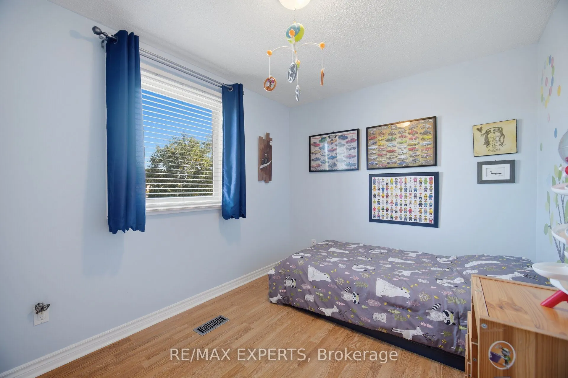 98 De Rose Avenue