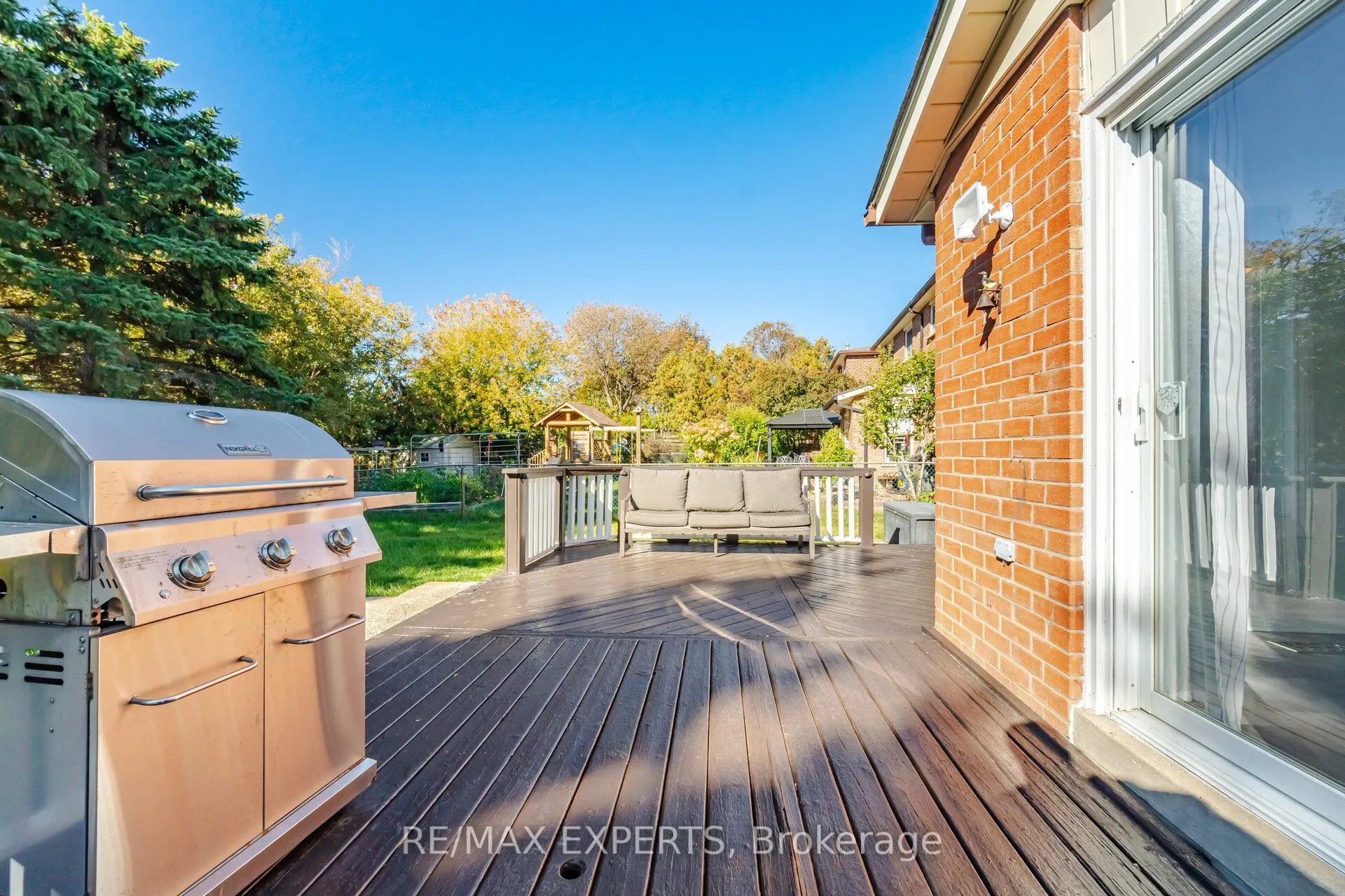 98 De Rose Avenue