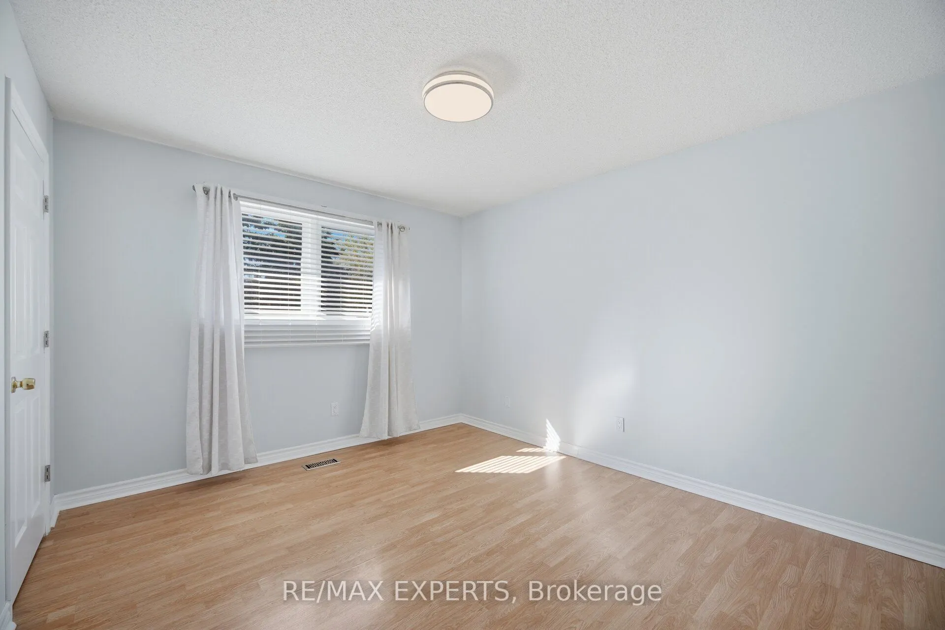 98 De Rose Avenue