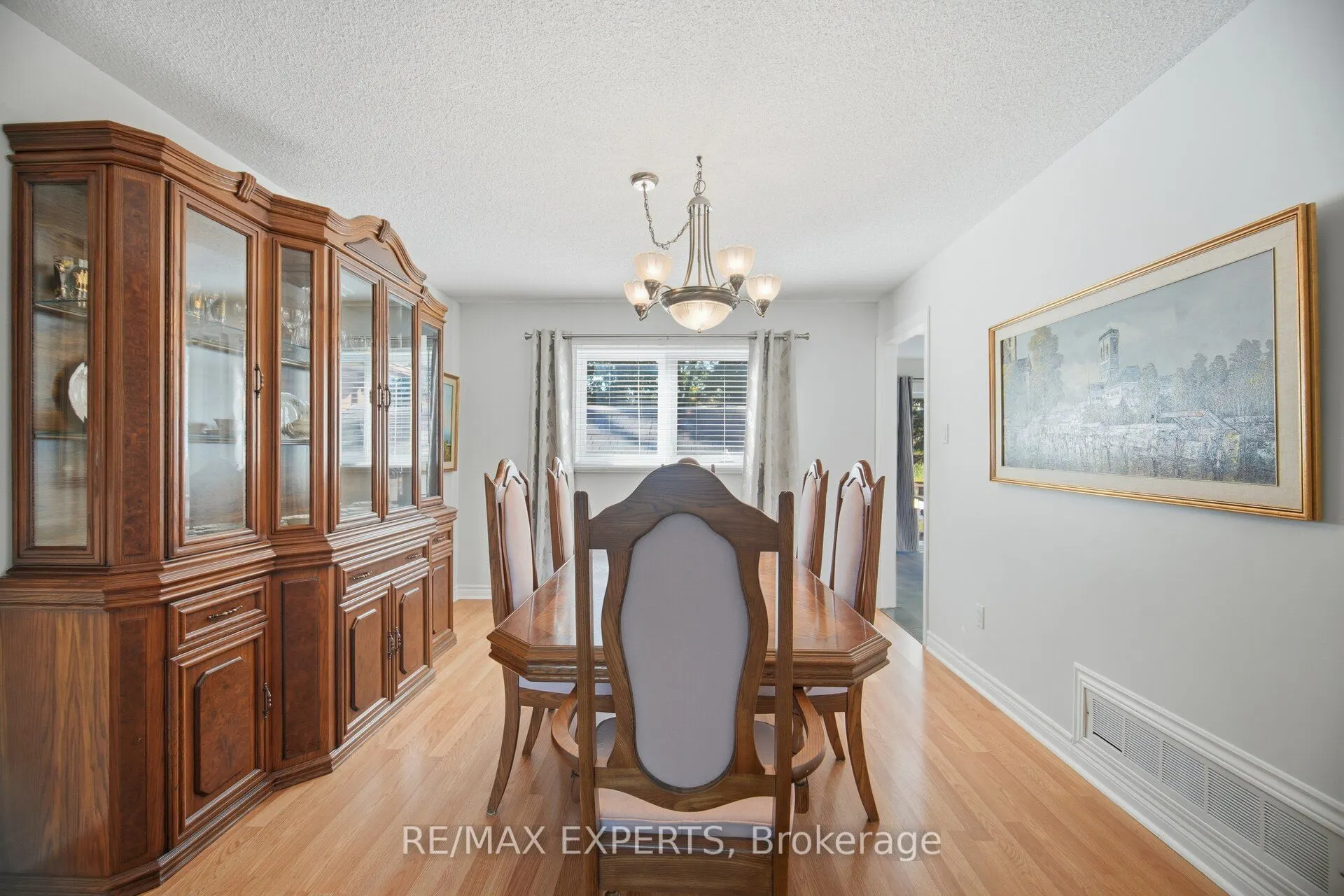 98 De Rose Avenue