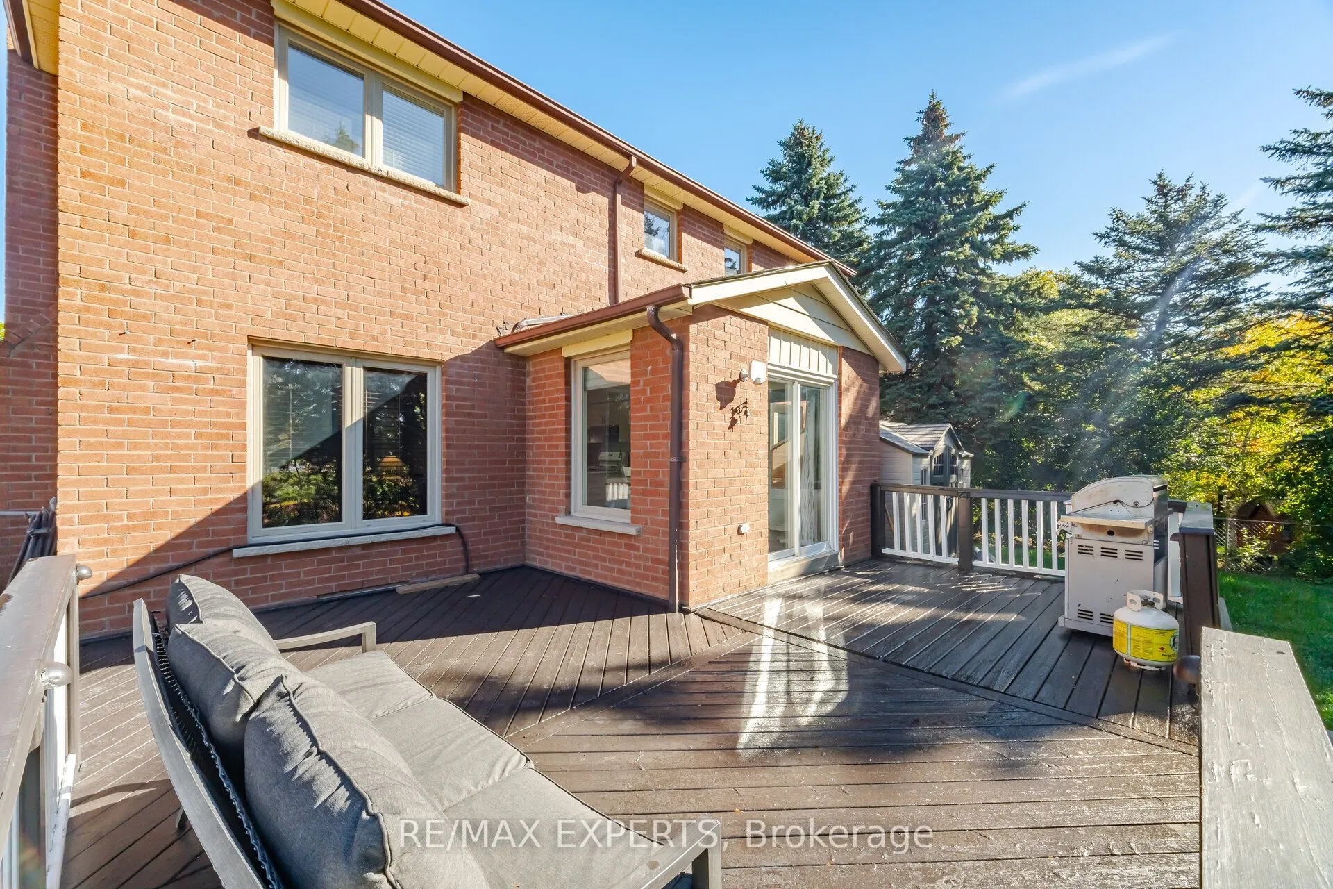 98 De Rose Avenue