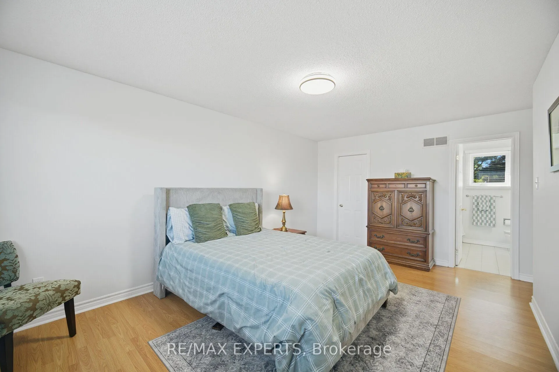 98 De Rose Avenue