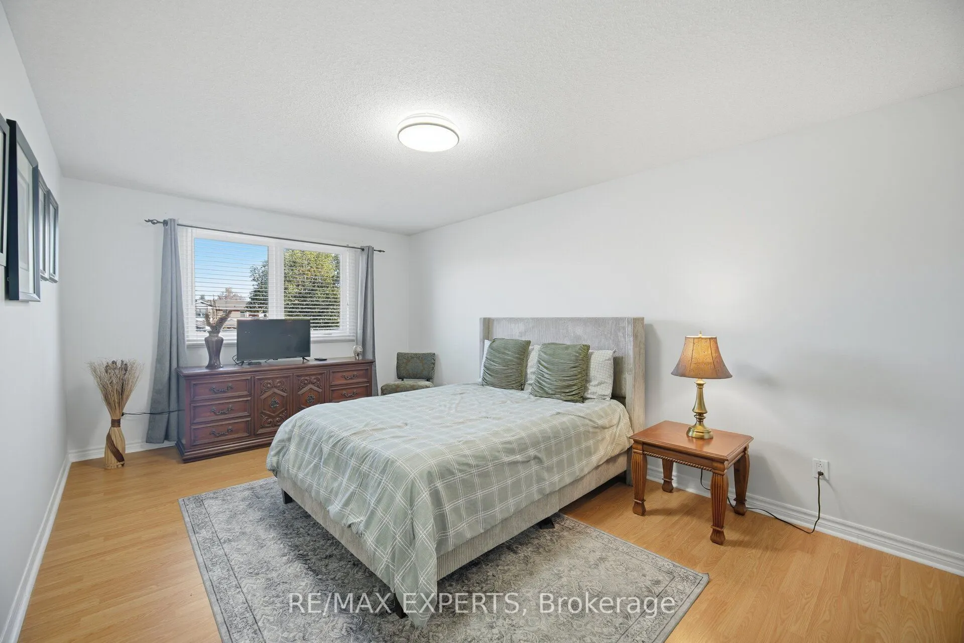 98 De Rose Avenue