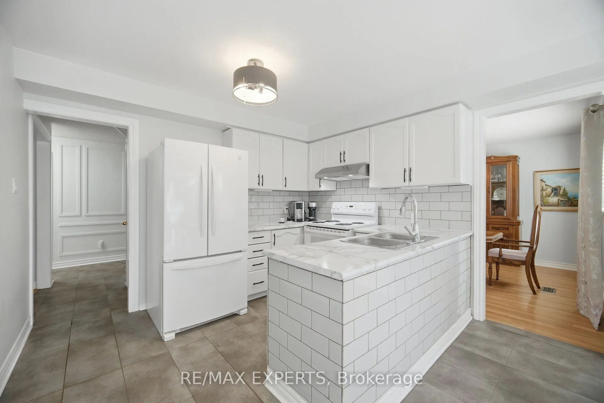 98 De Rose Avenue