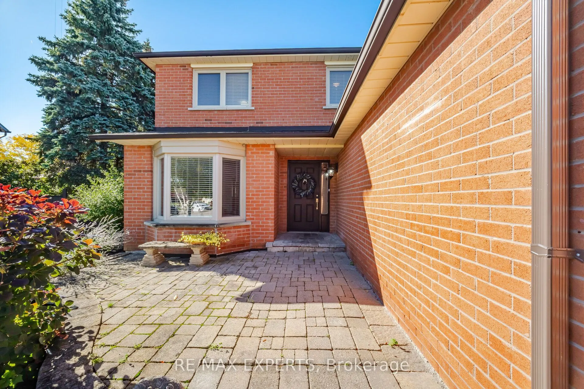 98 De Rose Avenue