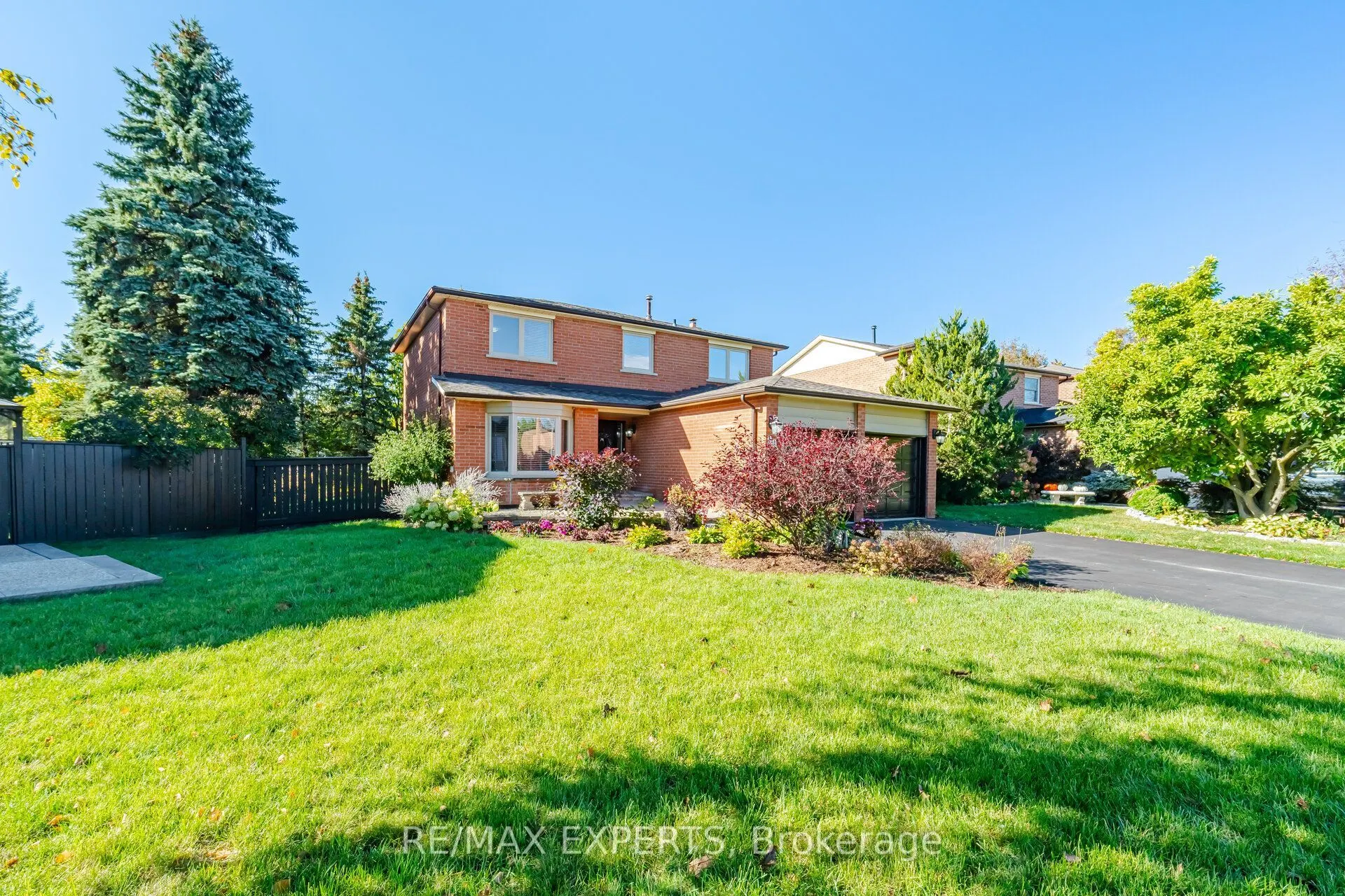 98 De Rose Avenue