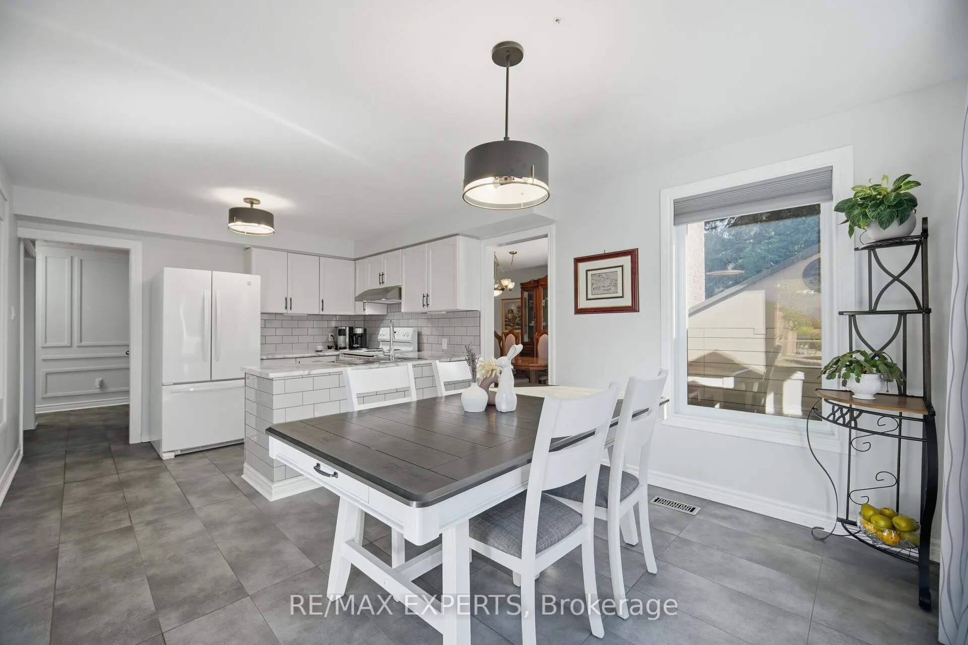 98 De Rose Avenue