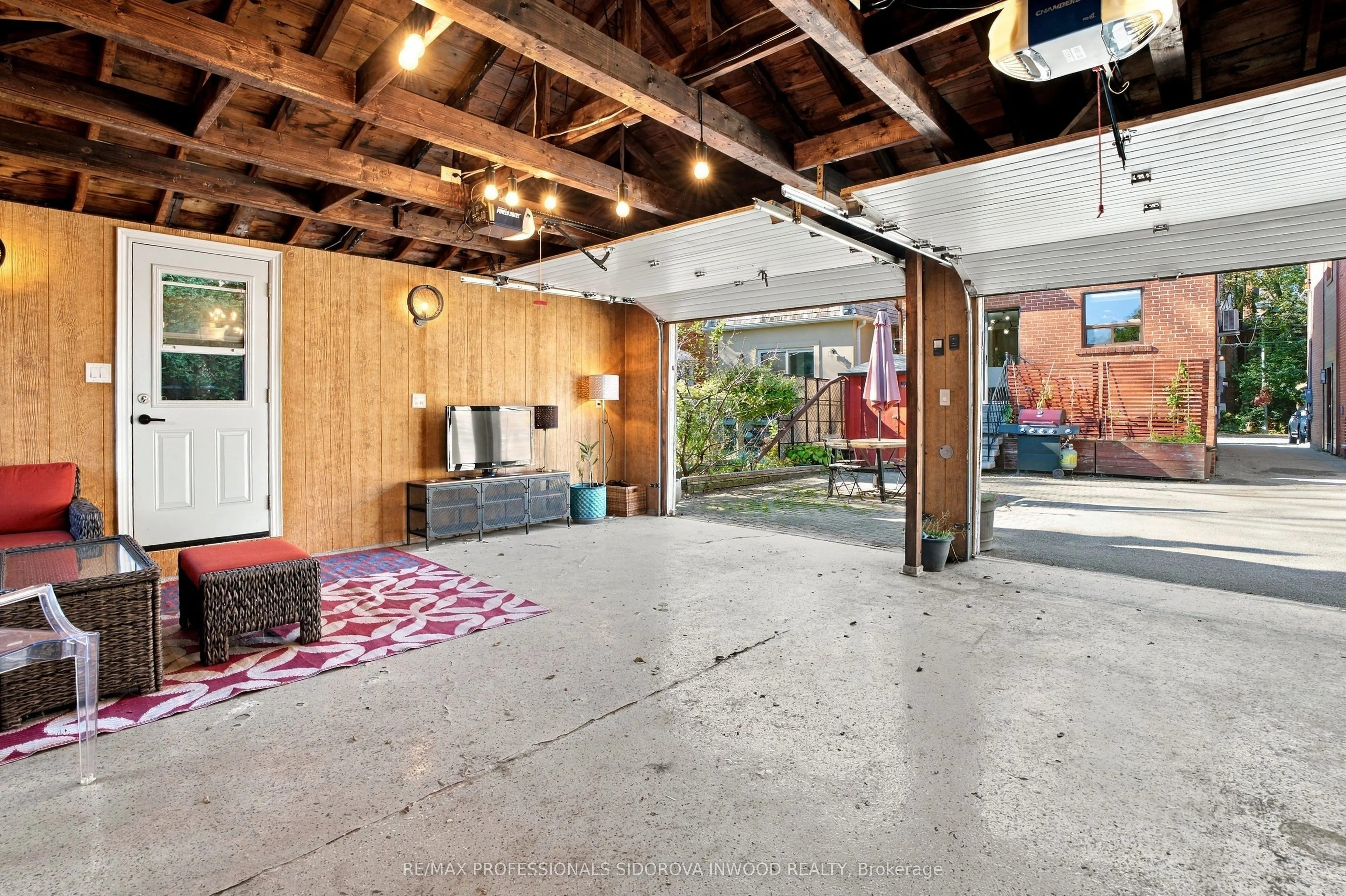 137 Evelyn Avenue