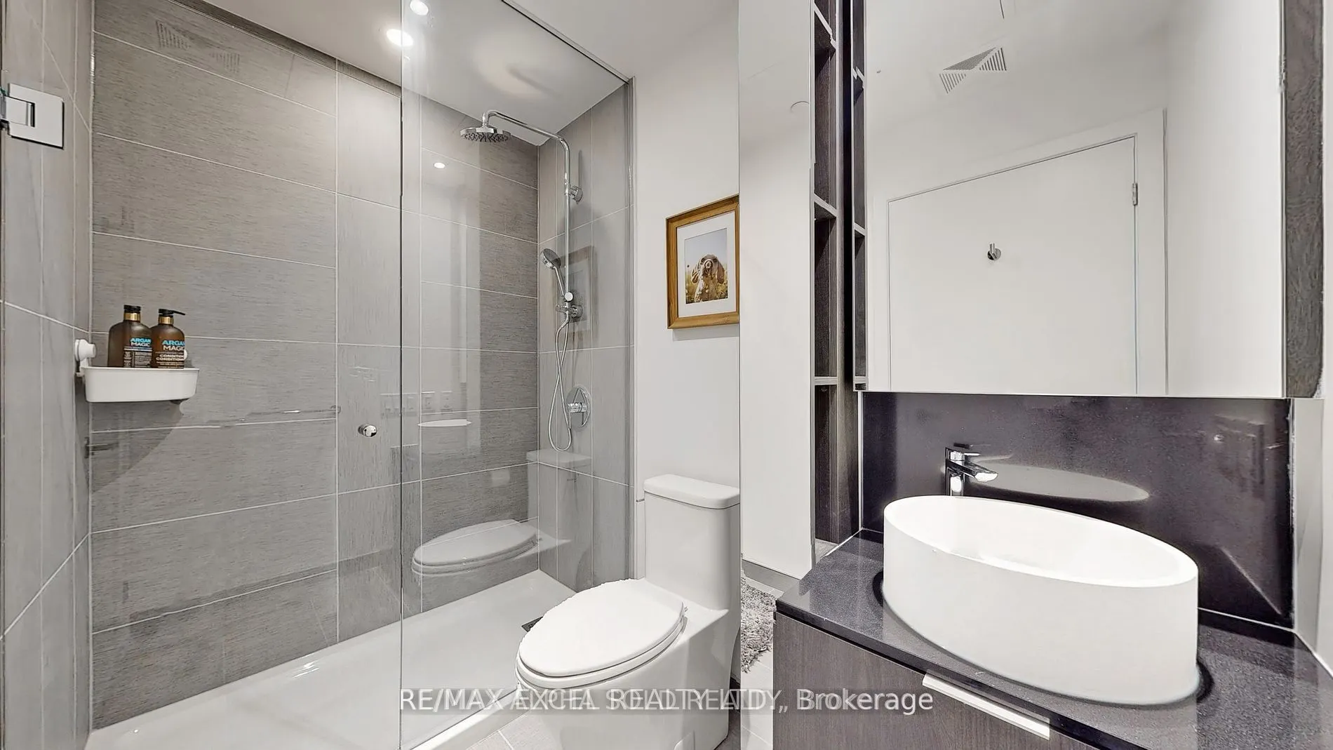 28 Ann Street #716
