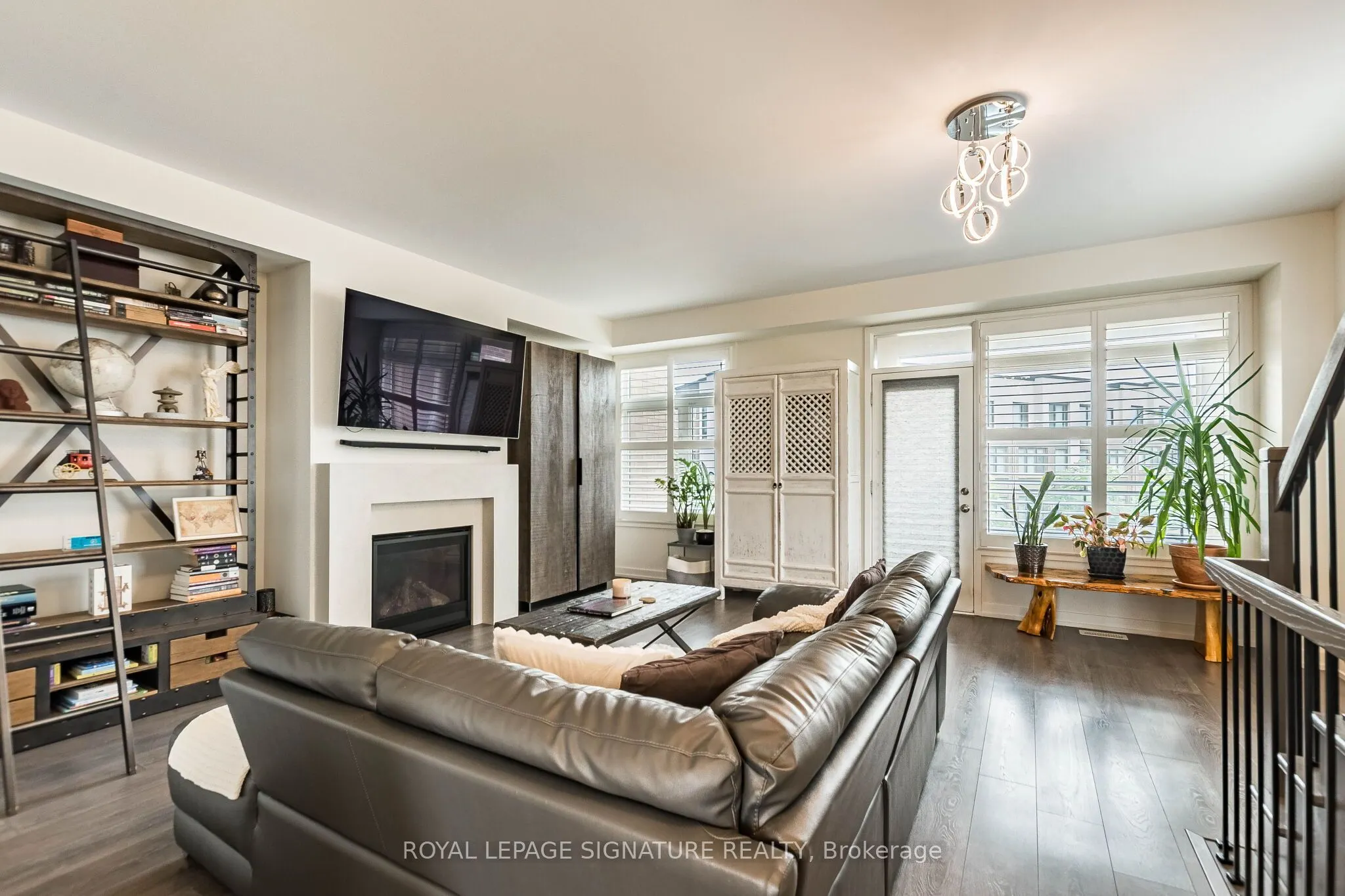 3121 Mintwood Circle