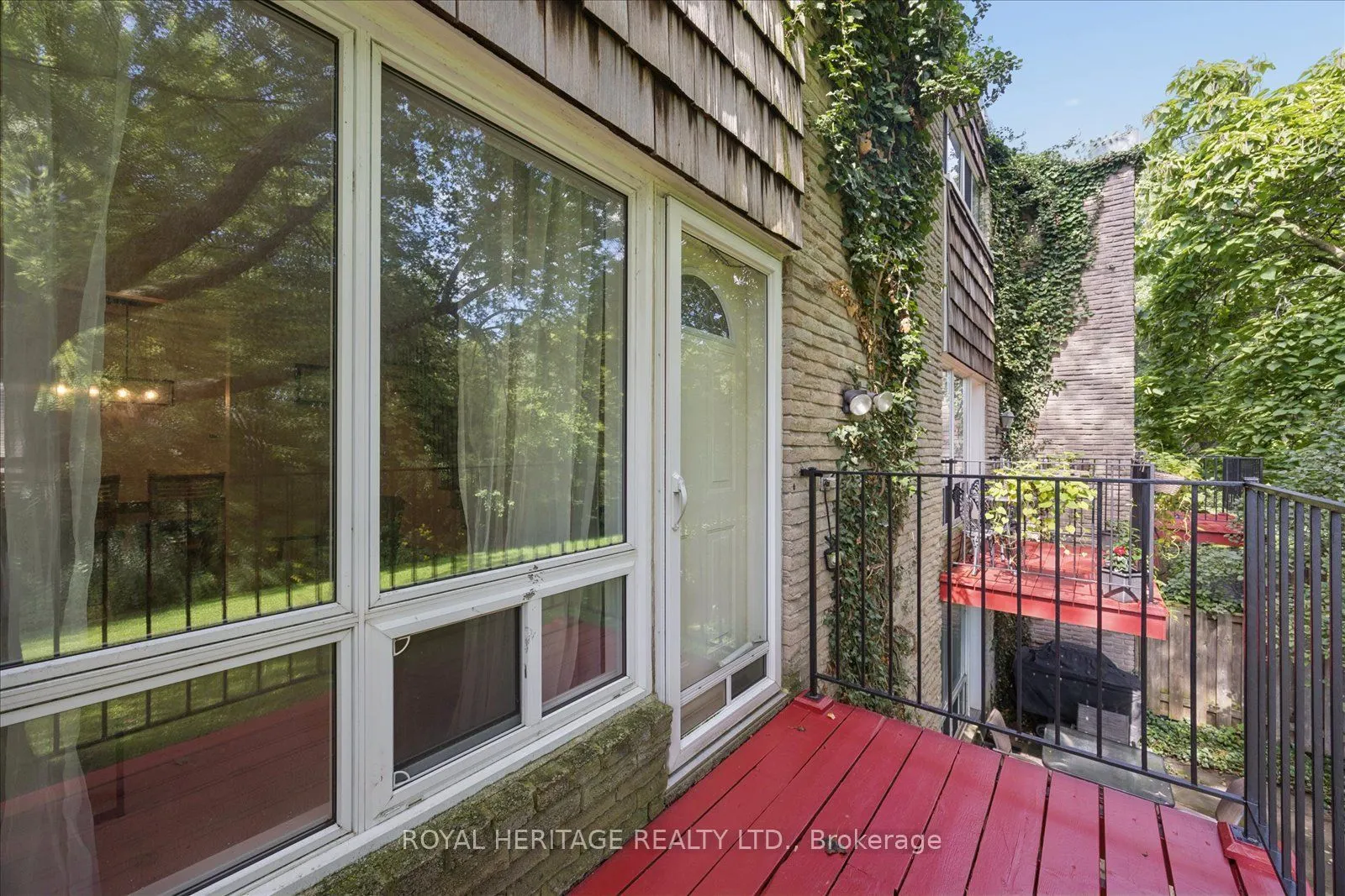 701 Burnhamthorpe Road #105