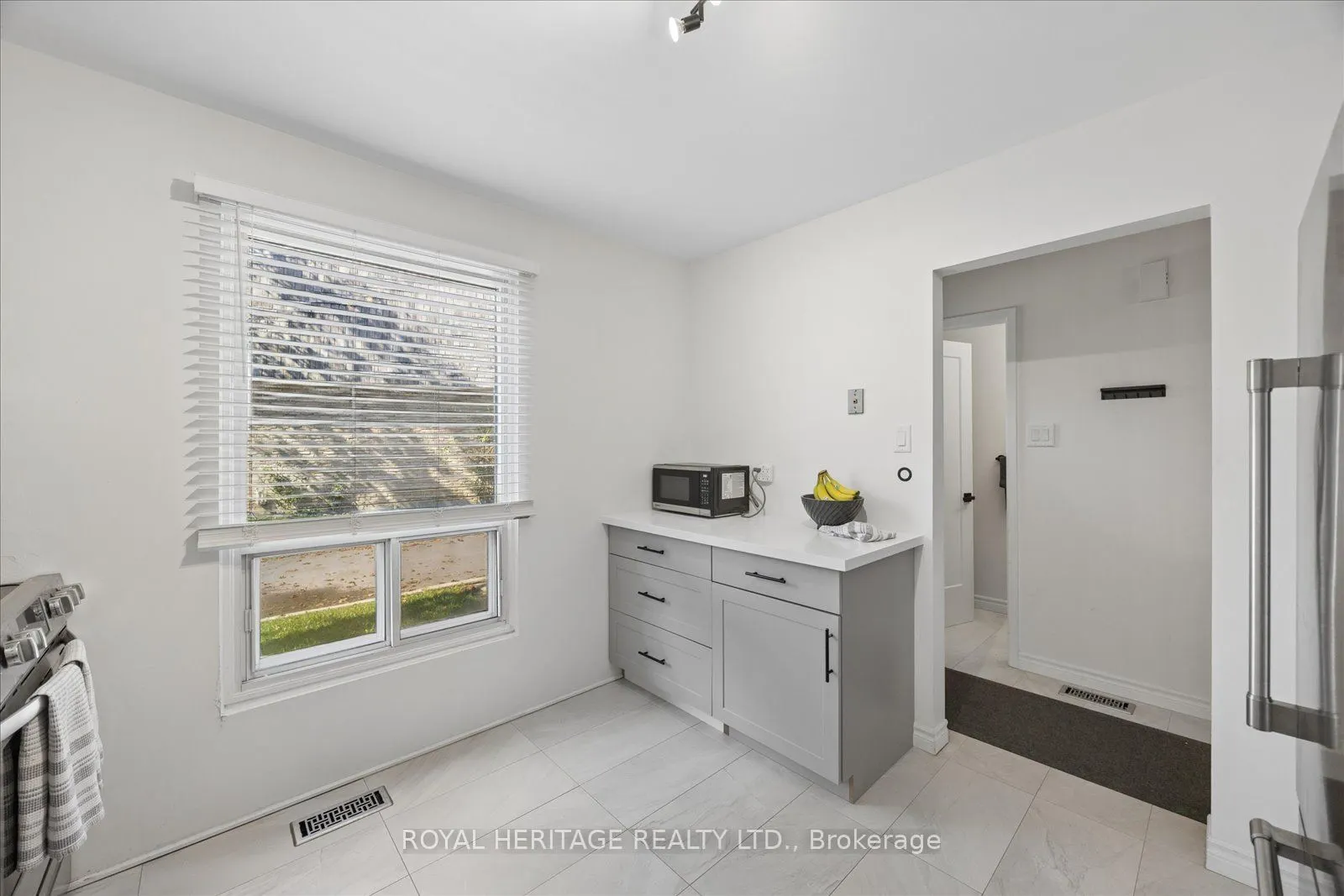 701 Burnhamthorpe Road #105