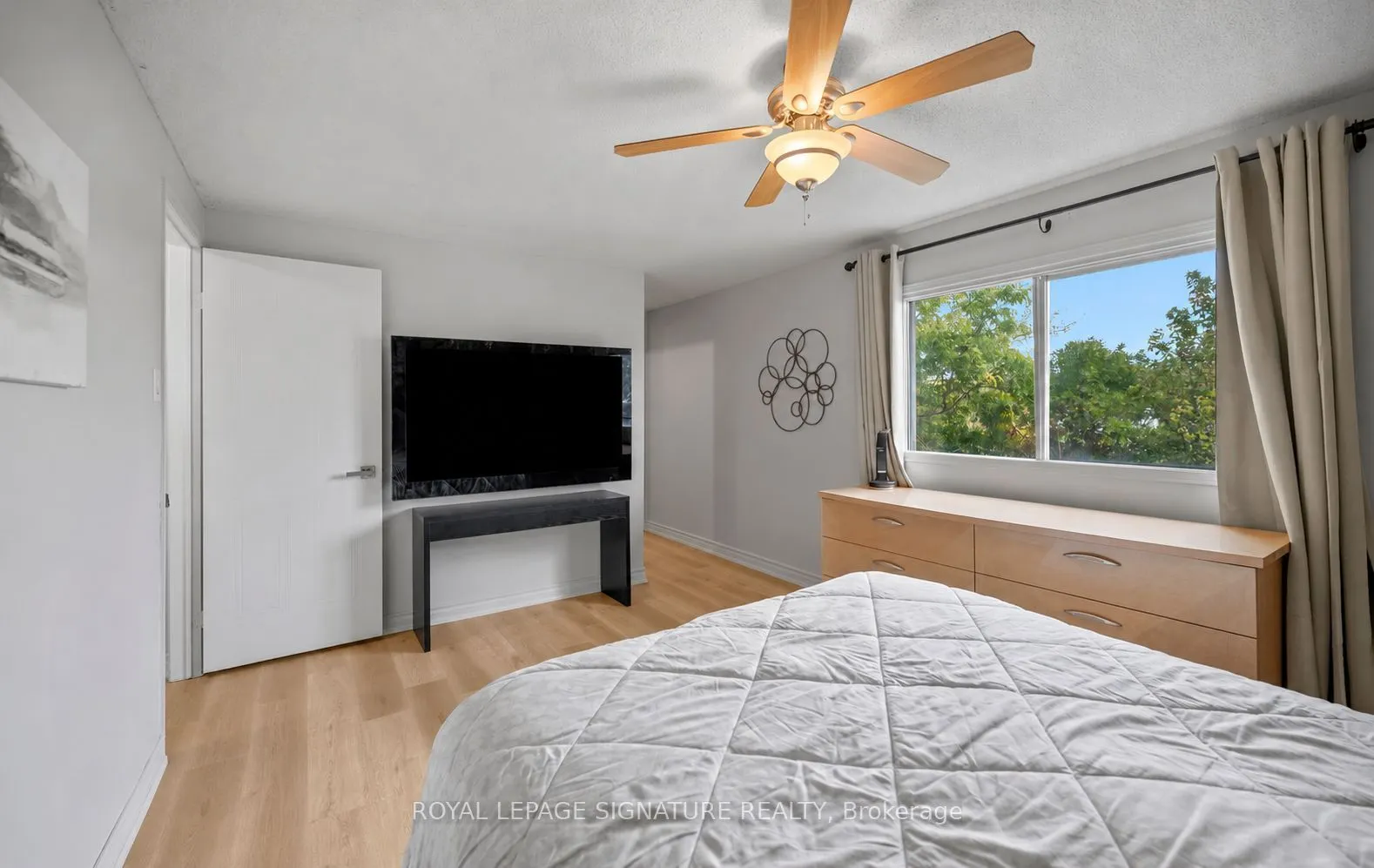 2092 Hunt Crescent