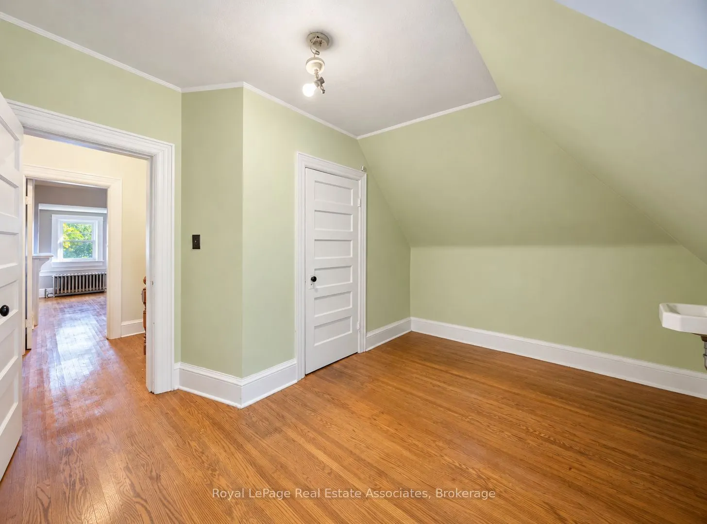 132 Close Avenue