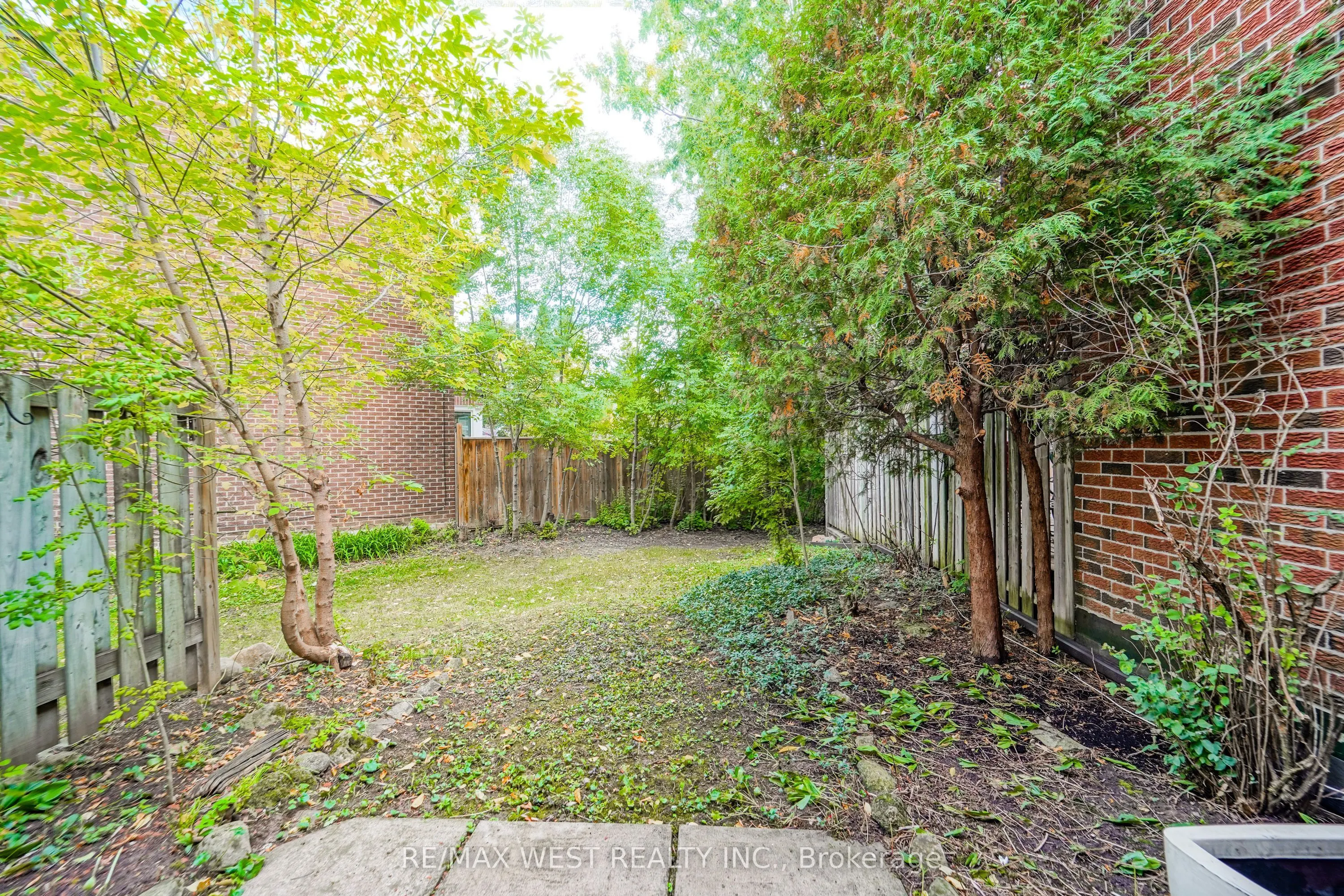 250 Satok Crescent #36