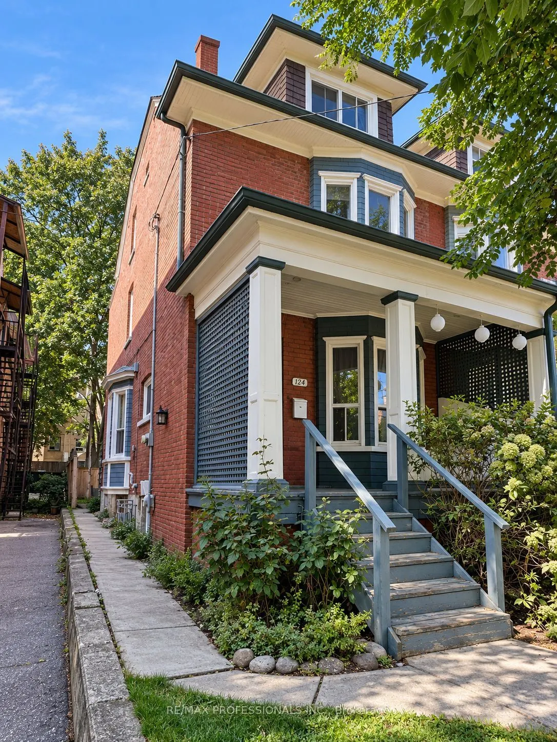 124 Close Avenue