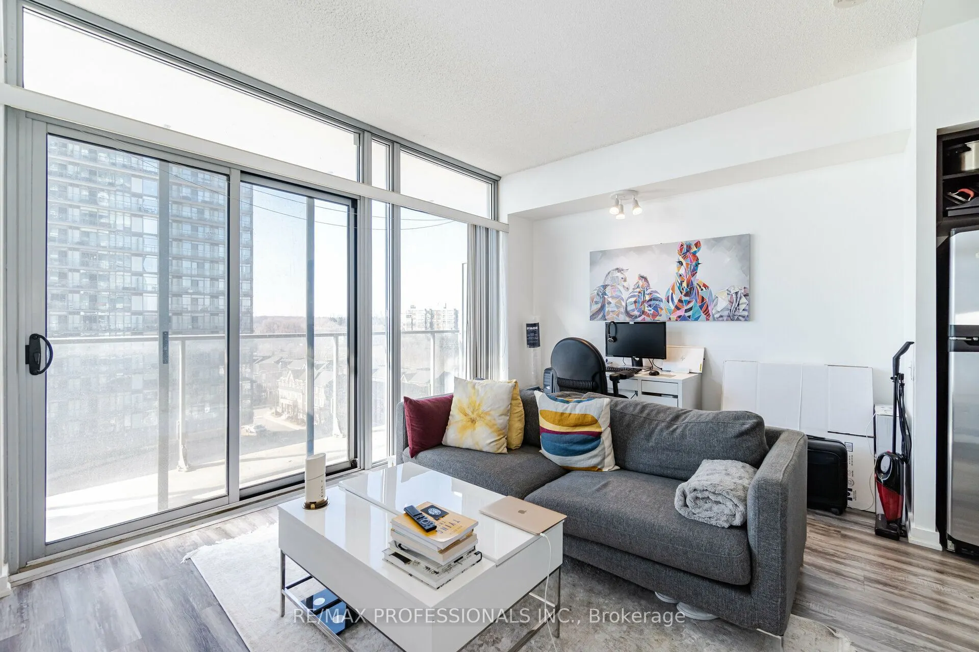 103 The Queensway Avenue #810