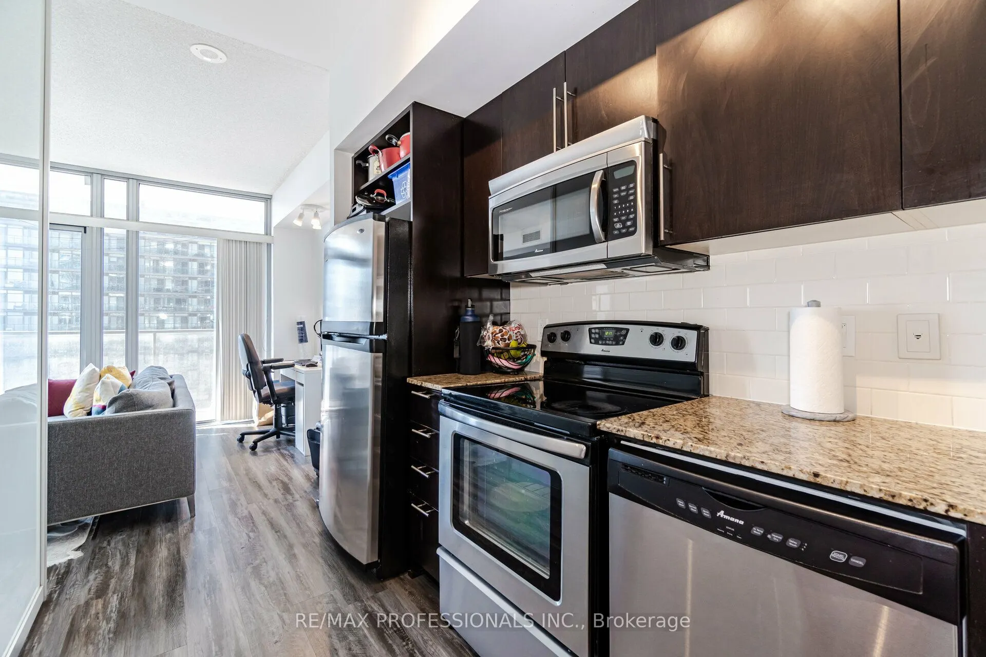 103 The Queensway Avenue #810