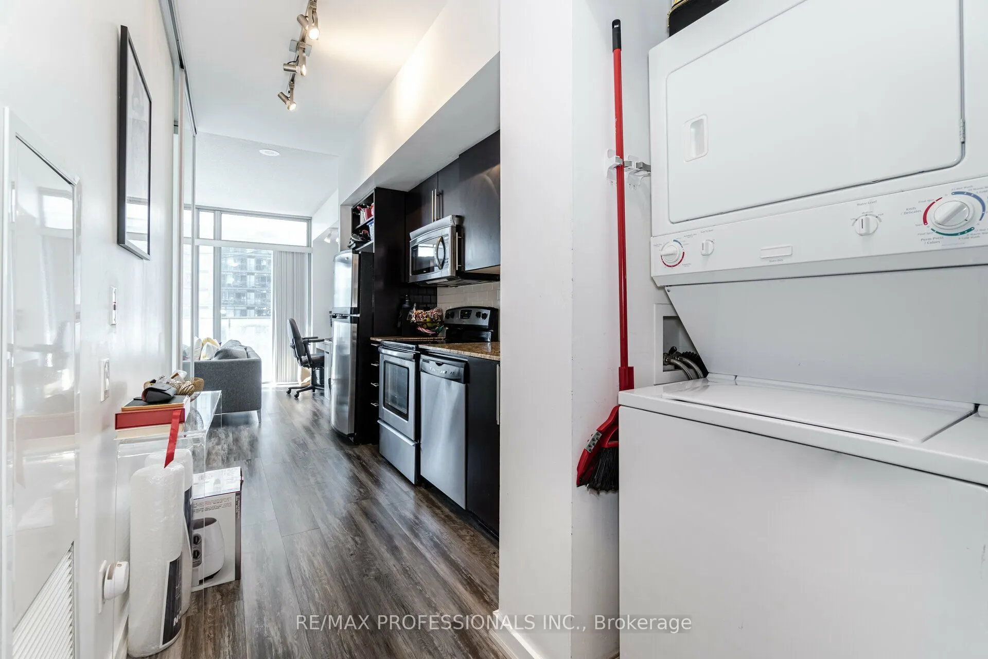103 The Queensway Avenue #810
