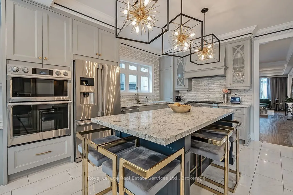 124 Paliser Court