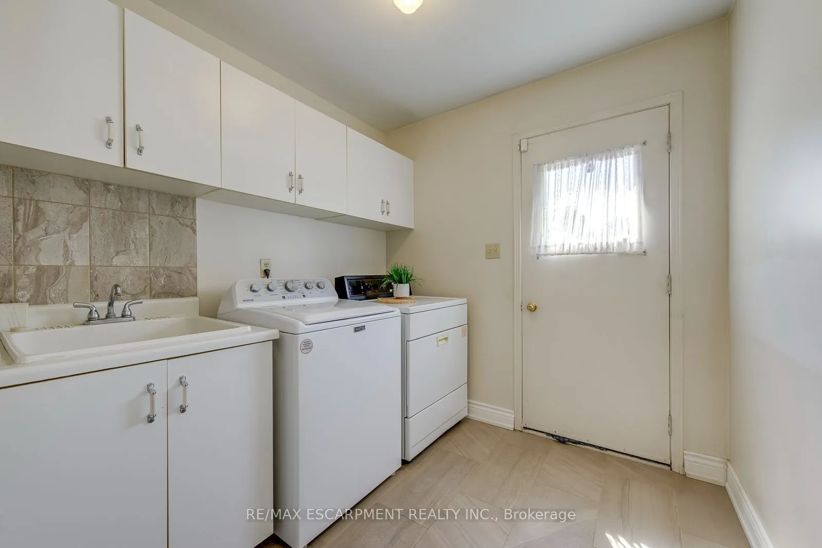 2442 Wynten Way