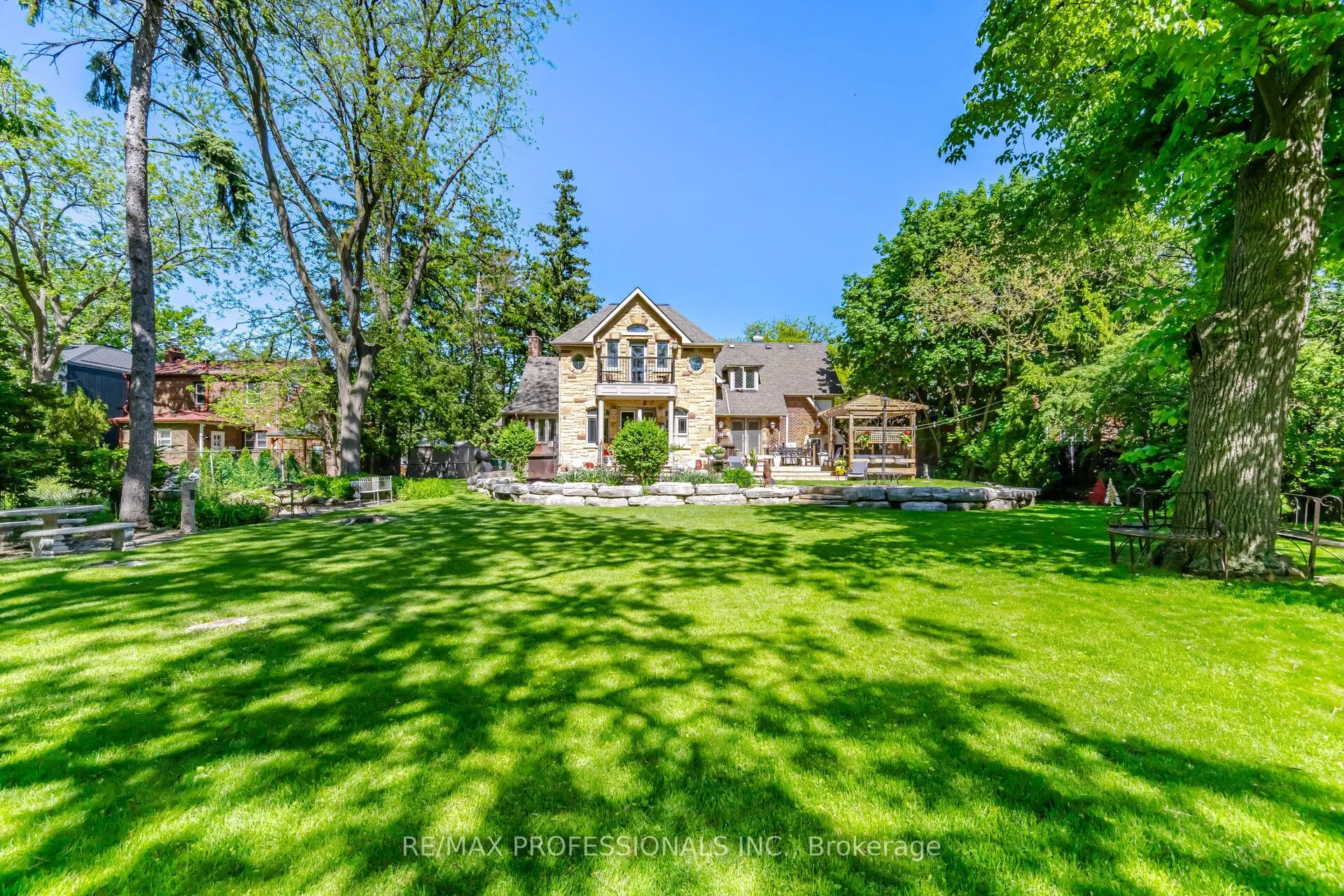 1114 Kipling Avenue